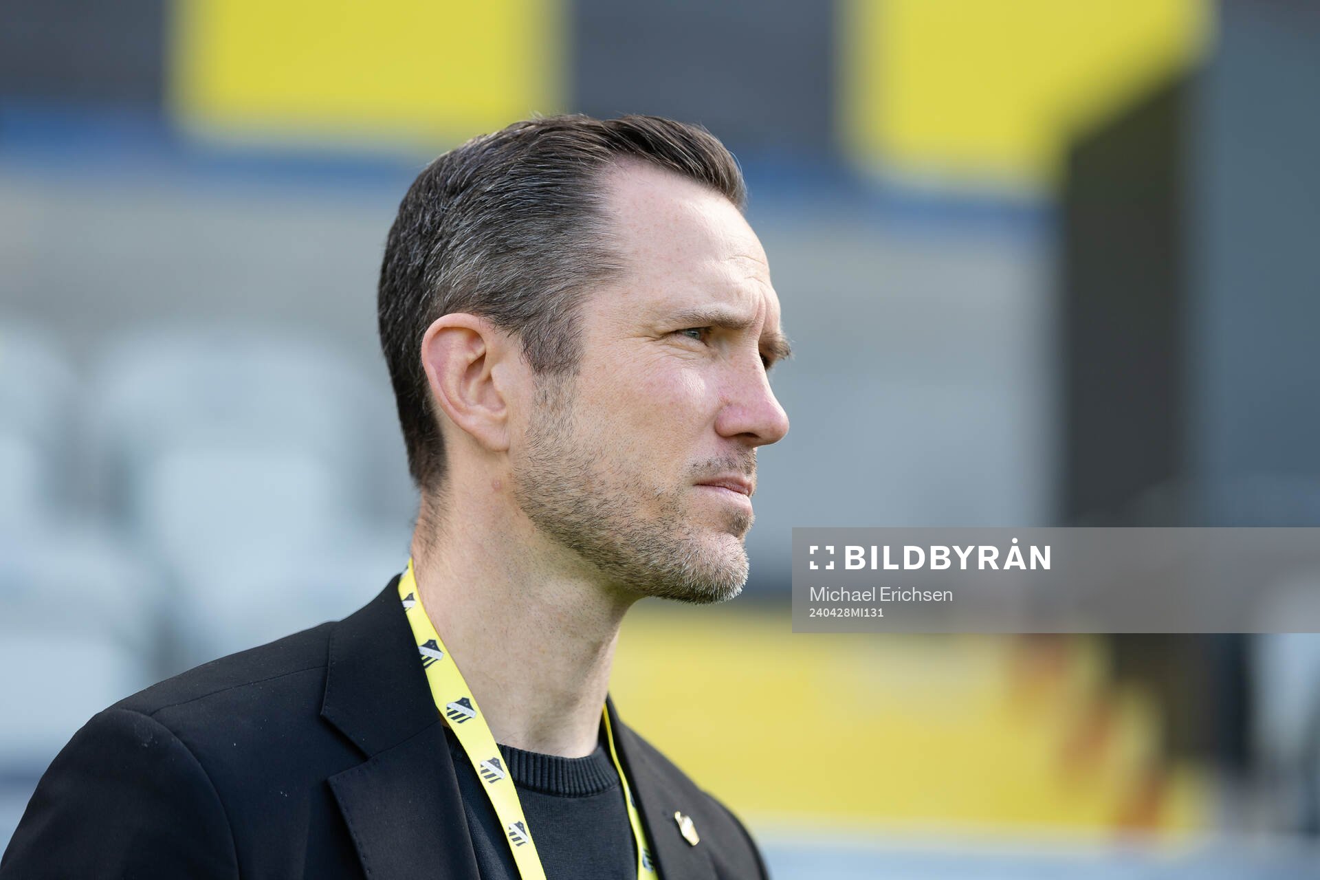 Häckens sportchef Martin Ericsson innan fotbollsmatchen i