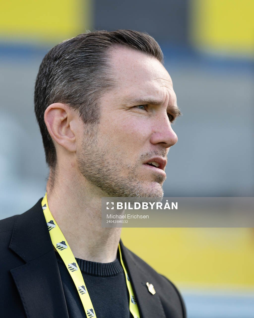 Häckens sportchef Martin Ericsson innan fotbollsmatchen i