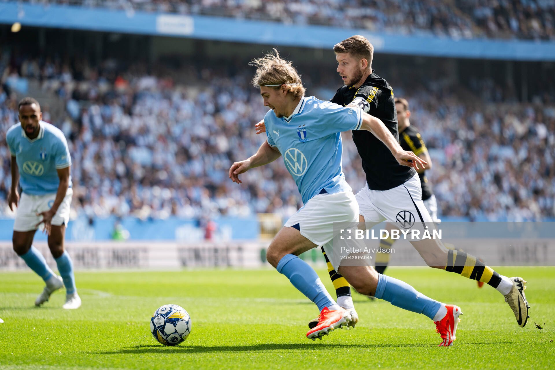 Malmö FFs Sebastian Nanasi och AIKs Anton Salétros
