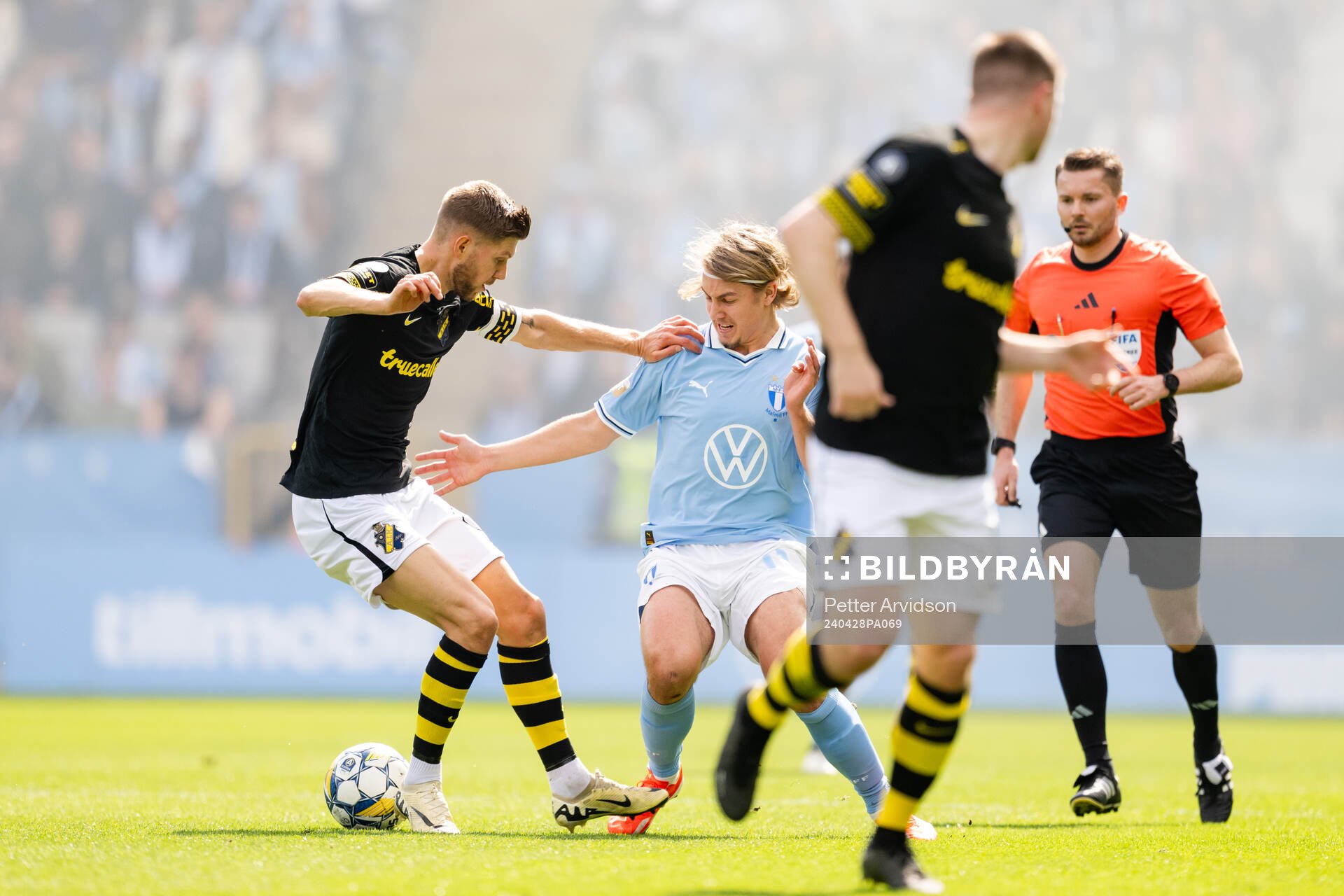 AIKs Anton Salétros och Malmö FFs Sebastian Nanasi