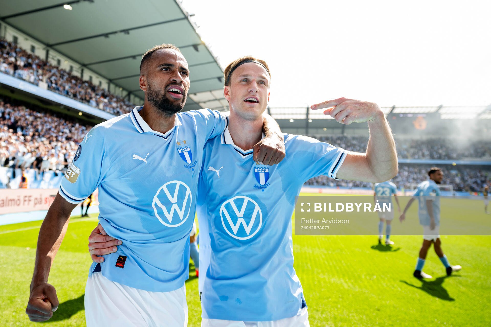 Malmö FFs Isaac Kiese Thelin och Erik Botheim jublar
