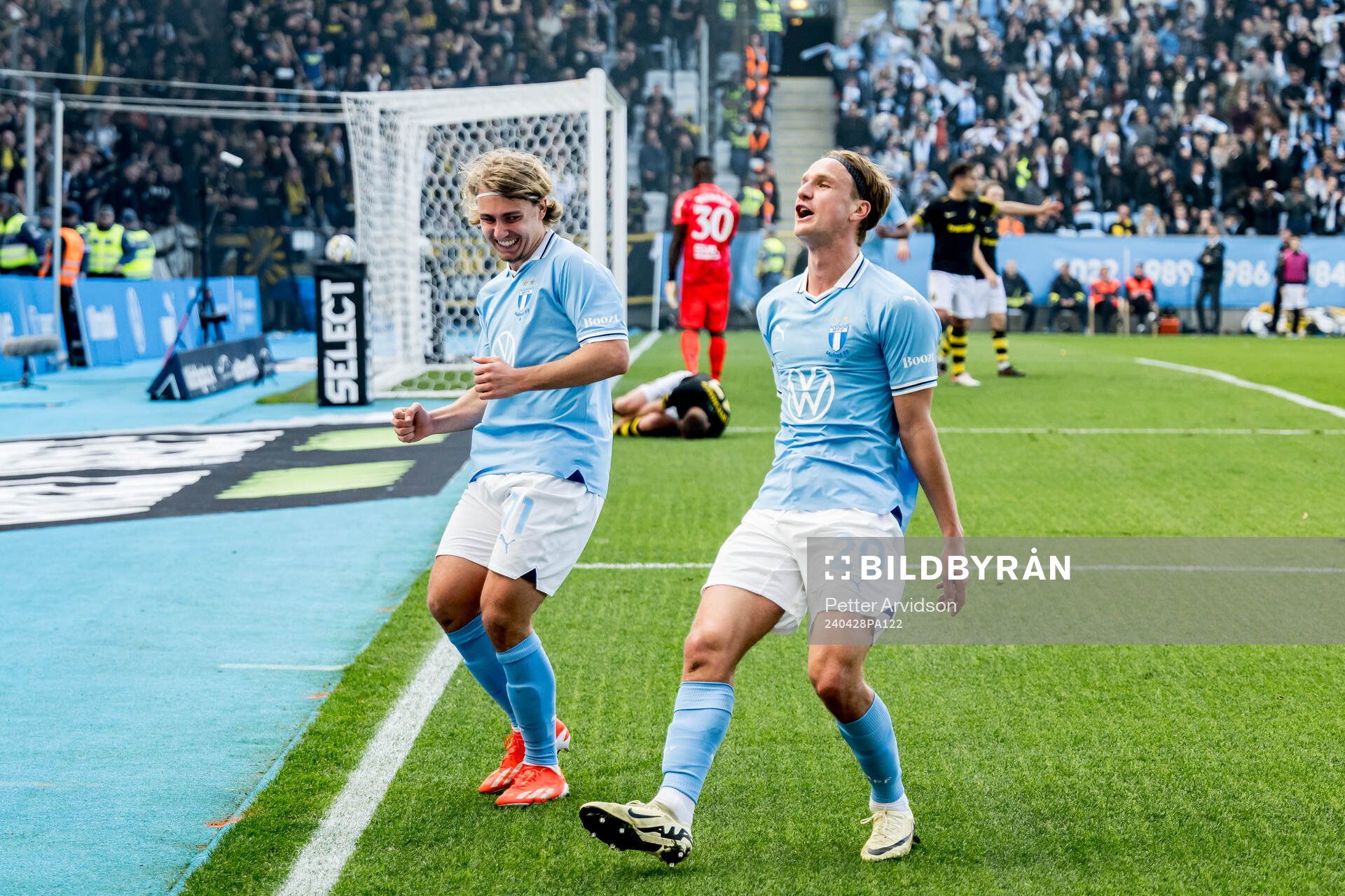 Malmö FFs Sebastian Nanasi och Erik Botheim jublar
