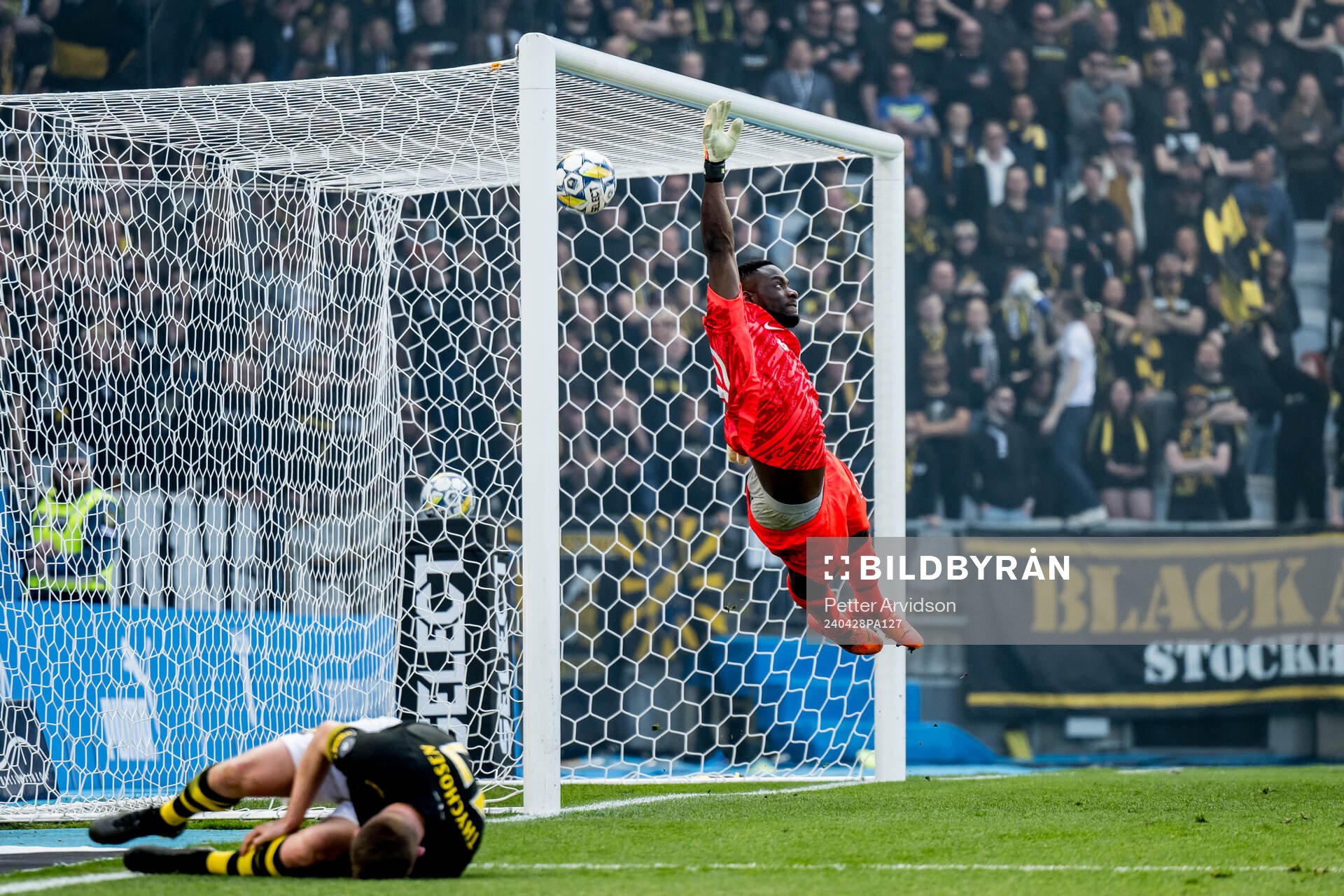 Malmö FFs Sebastian Nanasi , ej i bild, gör 4-0 bakom