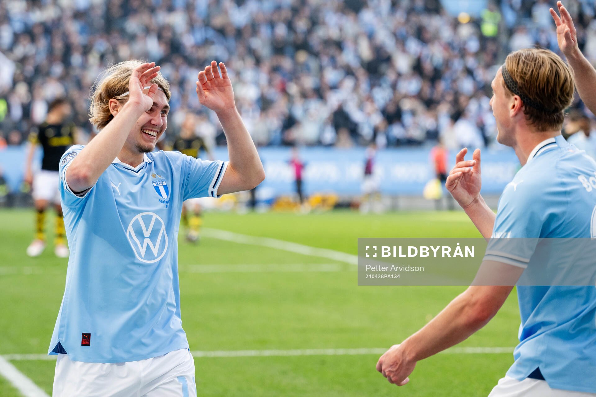 Malmö FFs Sebastian Nanasi och Erik Botheim jublar