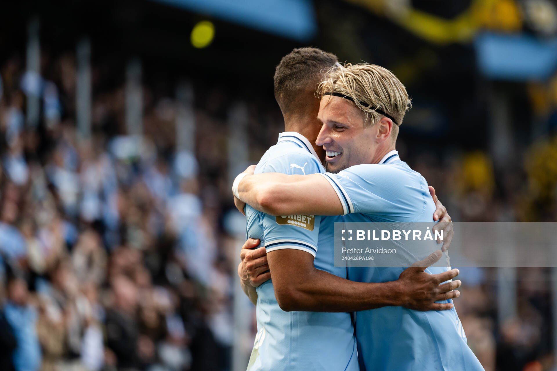 Malmö FFs Isaac Kiese Thelin jublar med Jens Stryger Larsen