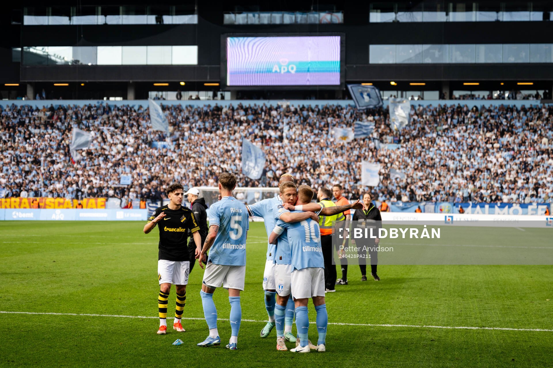 Malmö FFs Anton Tinnerholm och Anders Christiansen jublar