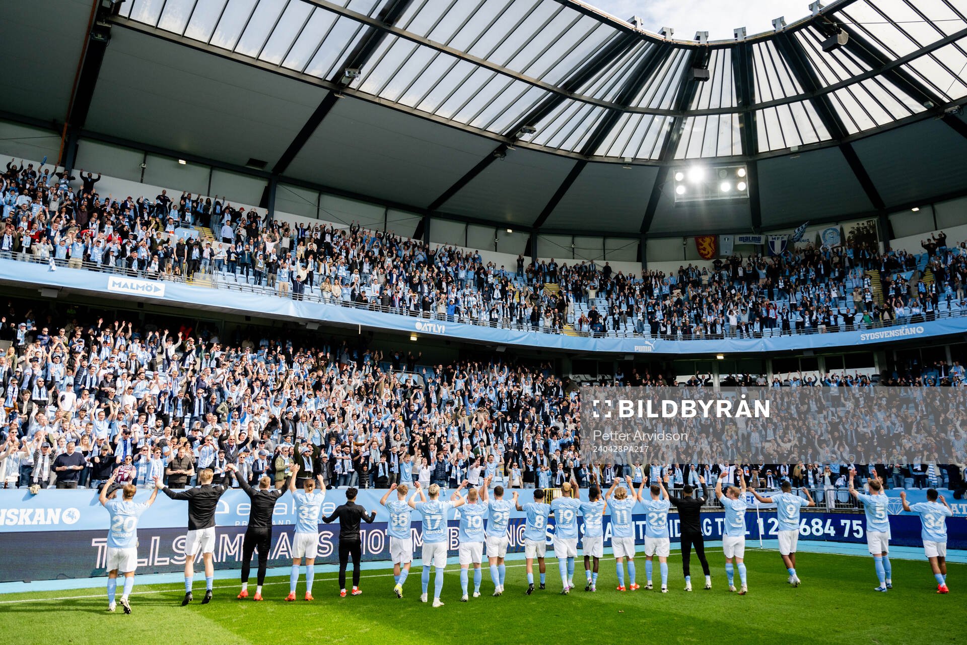 Malmö FFs spelare och supportrar jublar