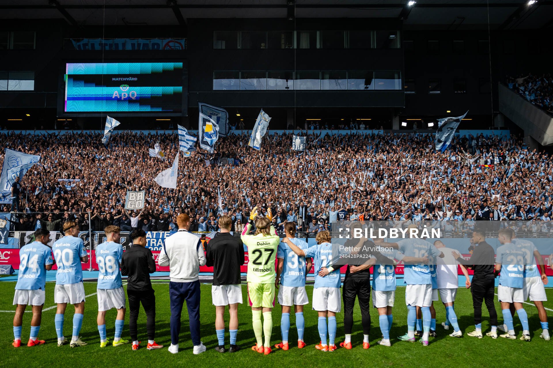 Malmö FFs spelare och supportrar jublar