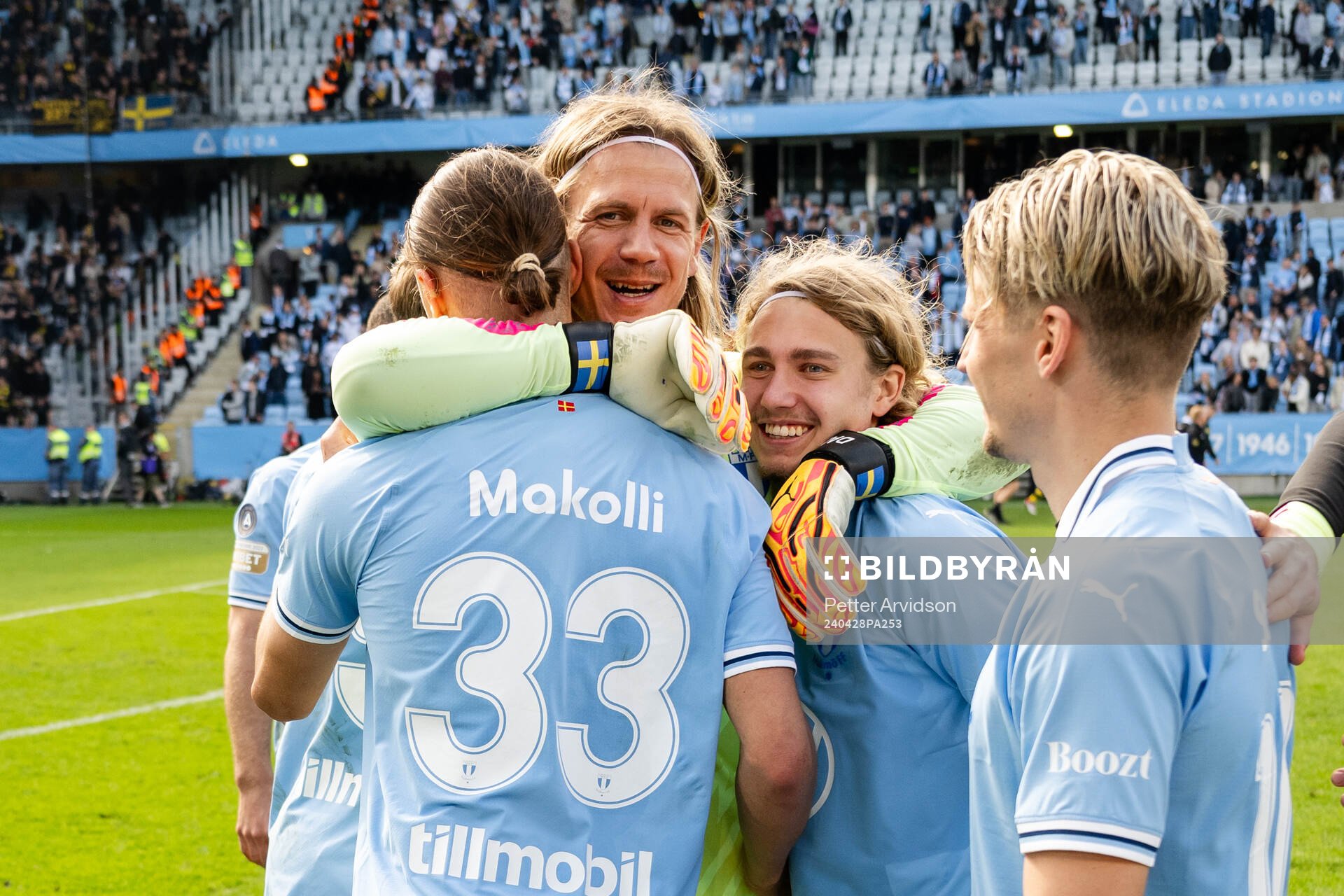 Malmö FFs målvakt Johan Dahlin, Elison Makolli och