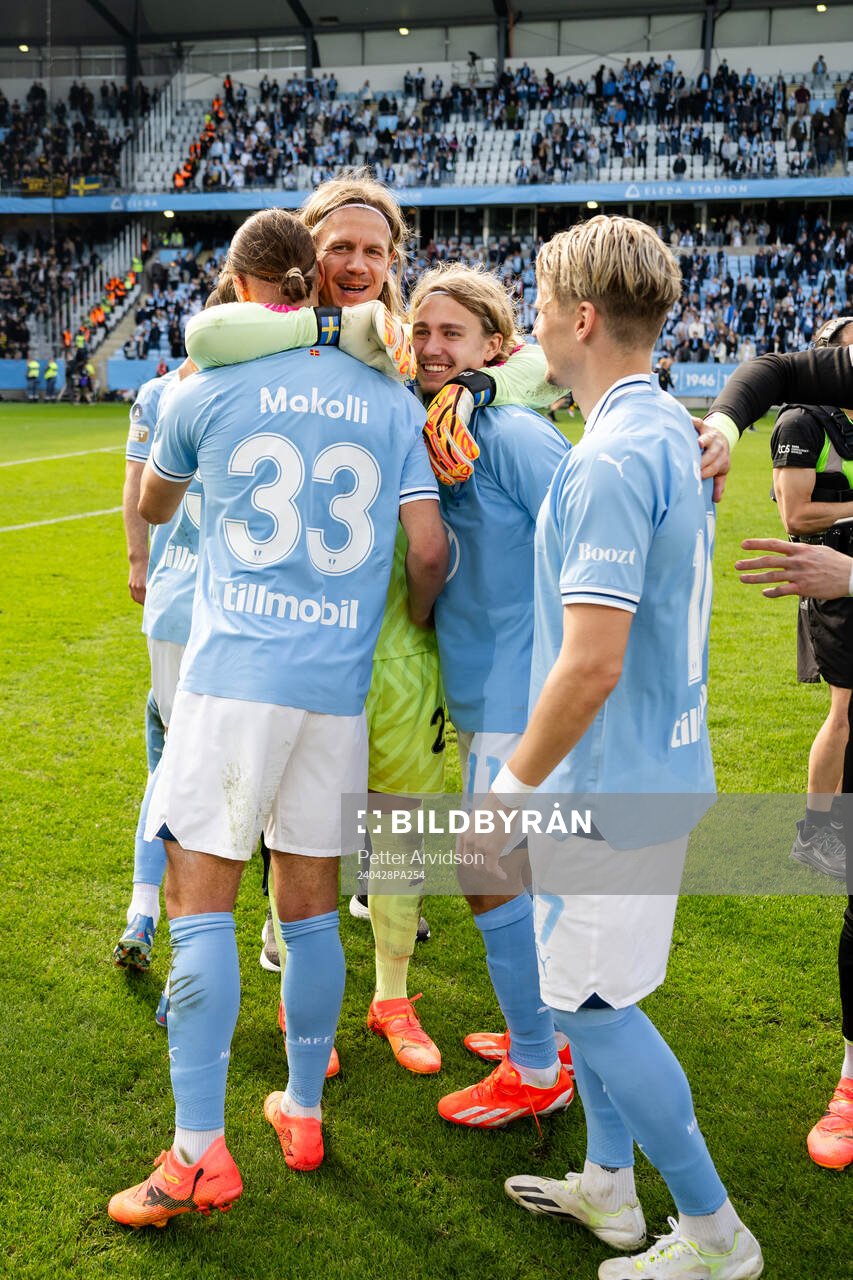 Malmö FFs målvakt Johan Dahlin, Elison Makolli och