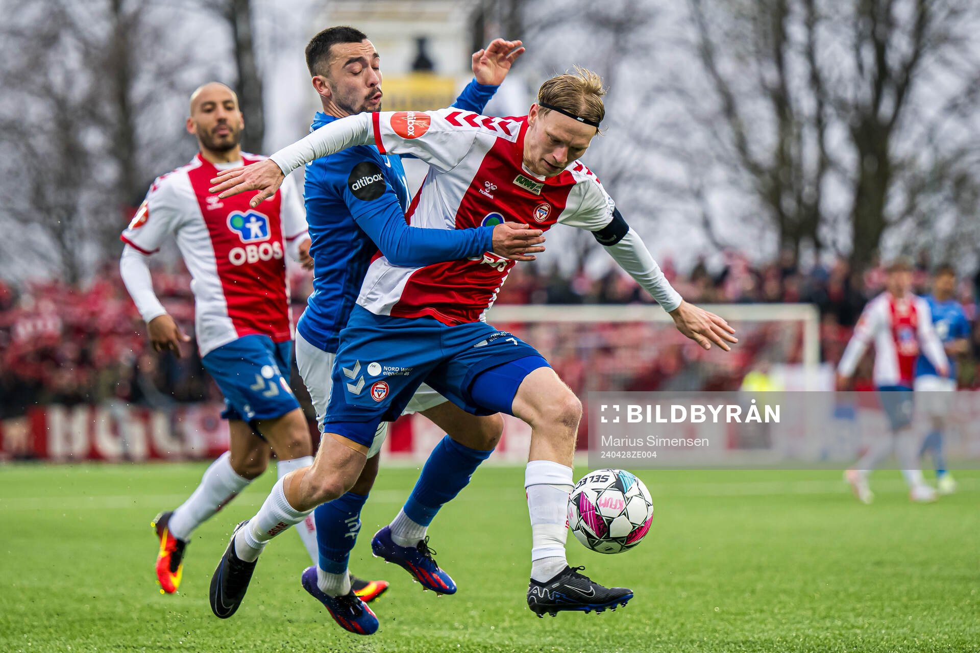 Niklas Castro of Brann and Robin Gravli Rasch of KFUM during the Eliteserien match between KFUM and Brann on April 28, 2024 in Oslo. 