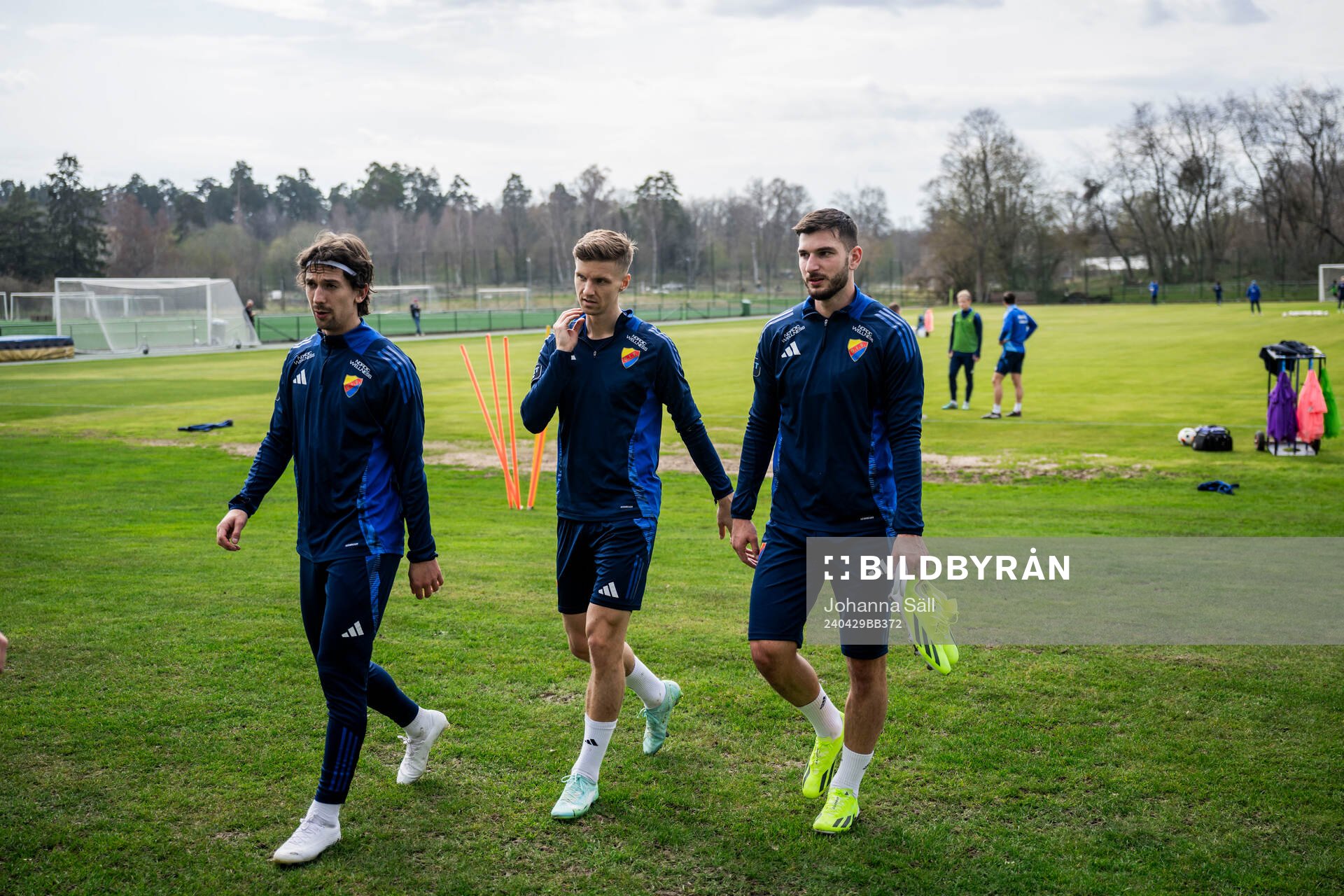 Gustav Wikheim, Samuel Leach Holm och Besard Sabovic under en träning med Djurgården inför finalen i Svenska Cupen den 29 april 2024 i Stockholm.