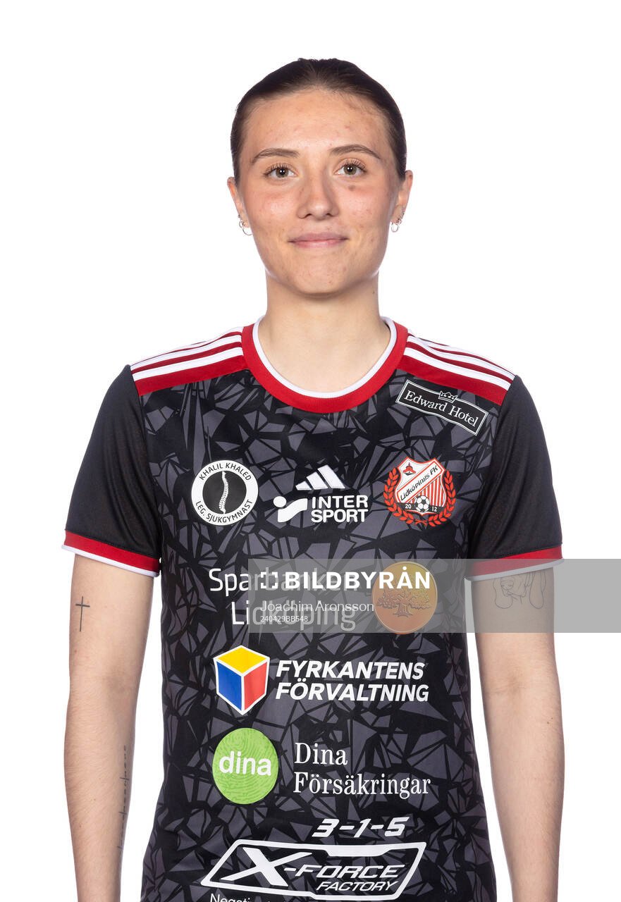 Lidköpings Ella Björkman poserar för ett porträtt den 29 april 2024 i Lidköping.