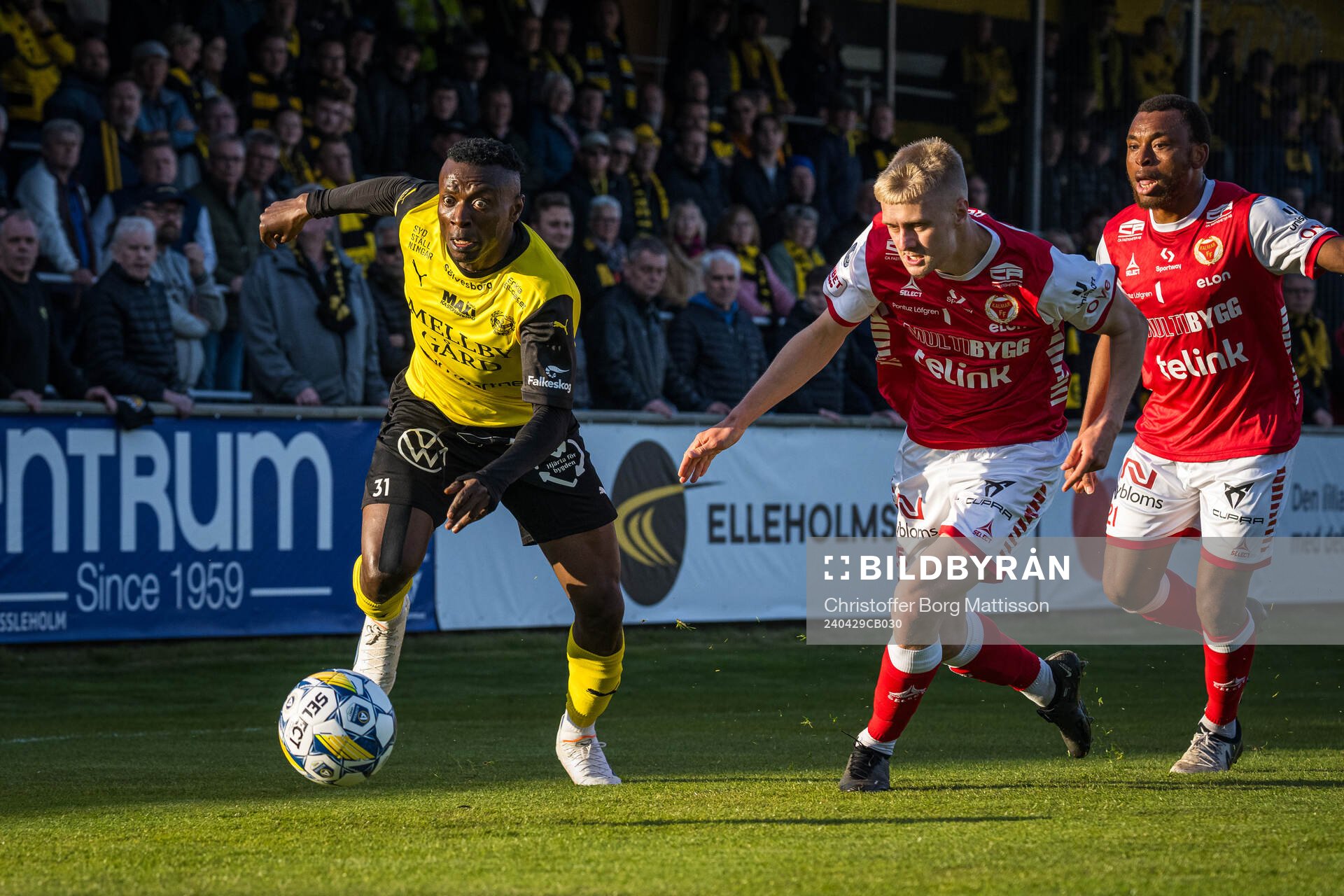 Mjällbys Silas Nwankwo och Kalmars Rony Jansson och