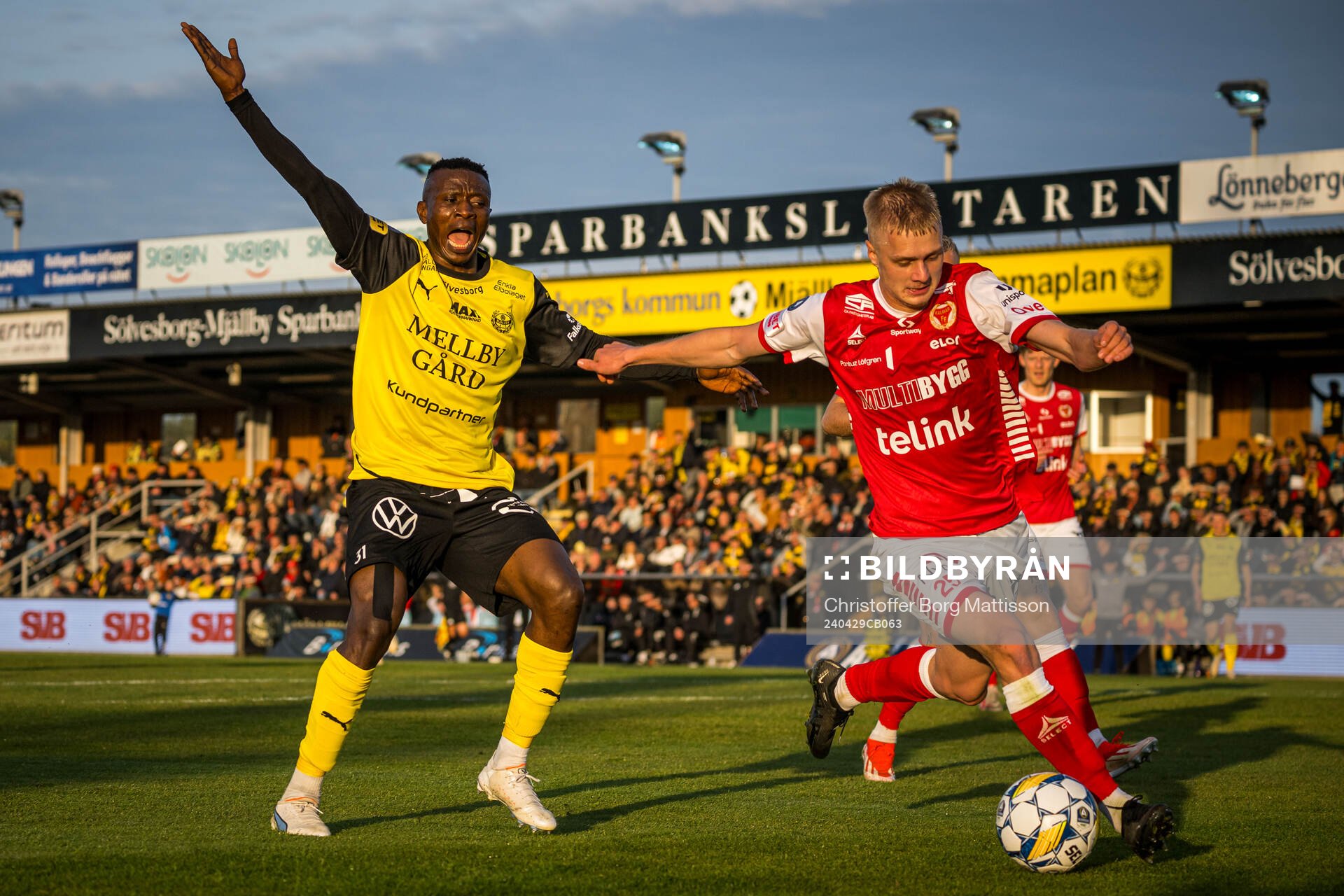 Mjällbys Silas Nwankwo och Kalmars Rony Jansson