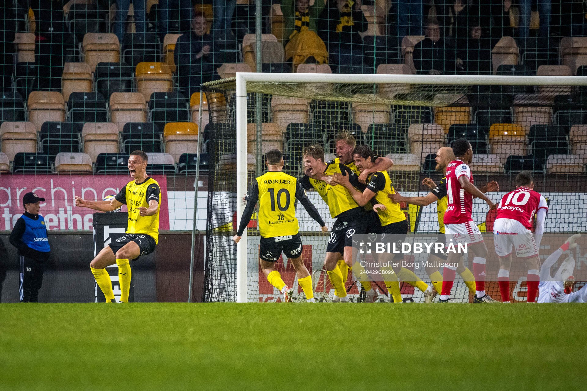Mjällbys Jacob Kiilerich Rask jublar
