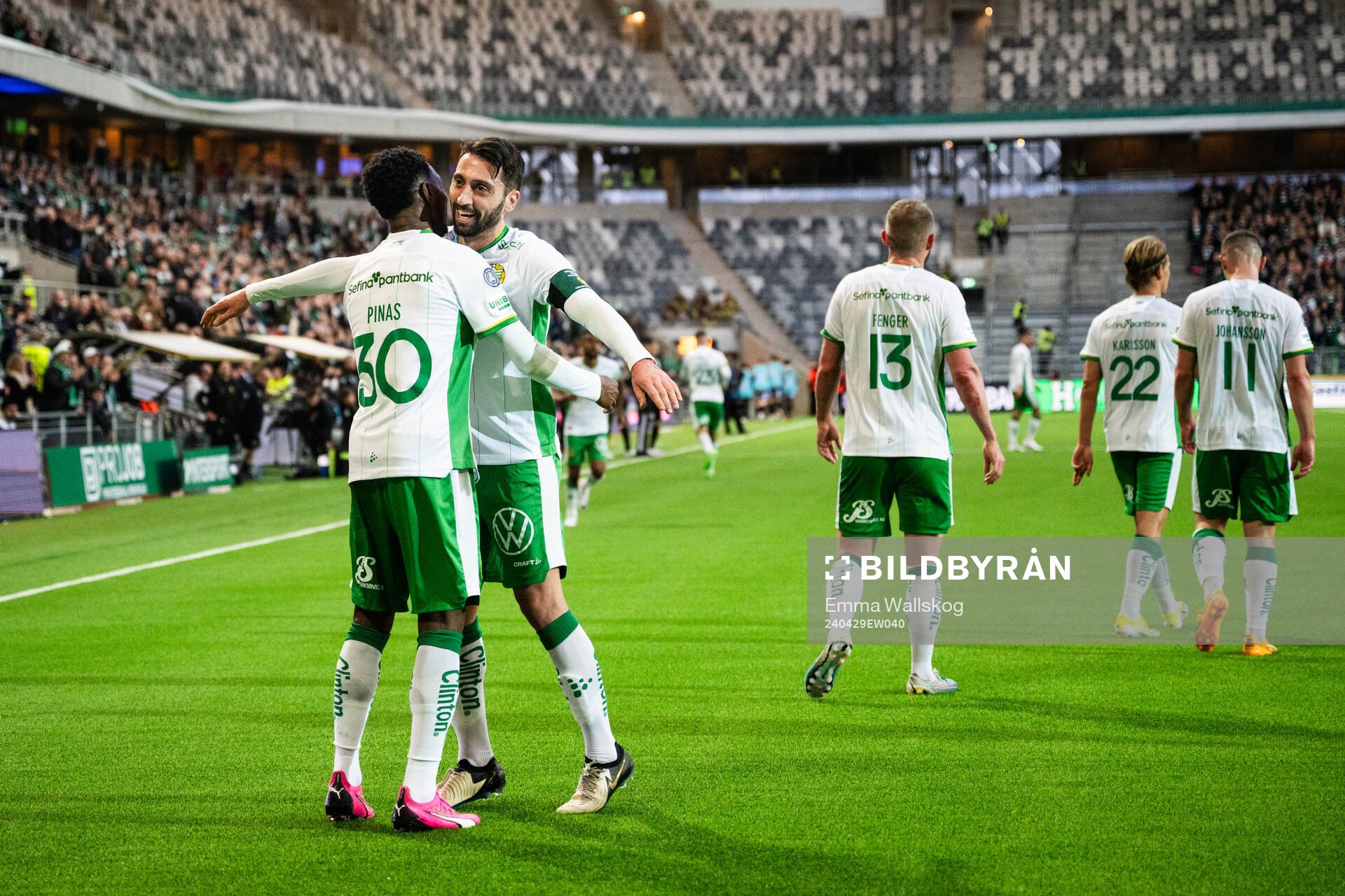 Hammarbys Nahir Besara och Shaquille Pinas jublar