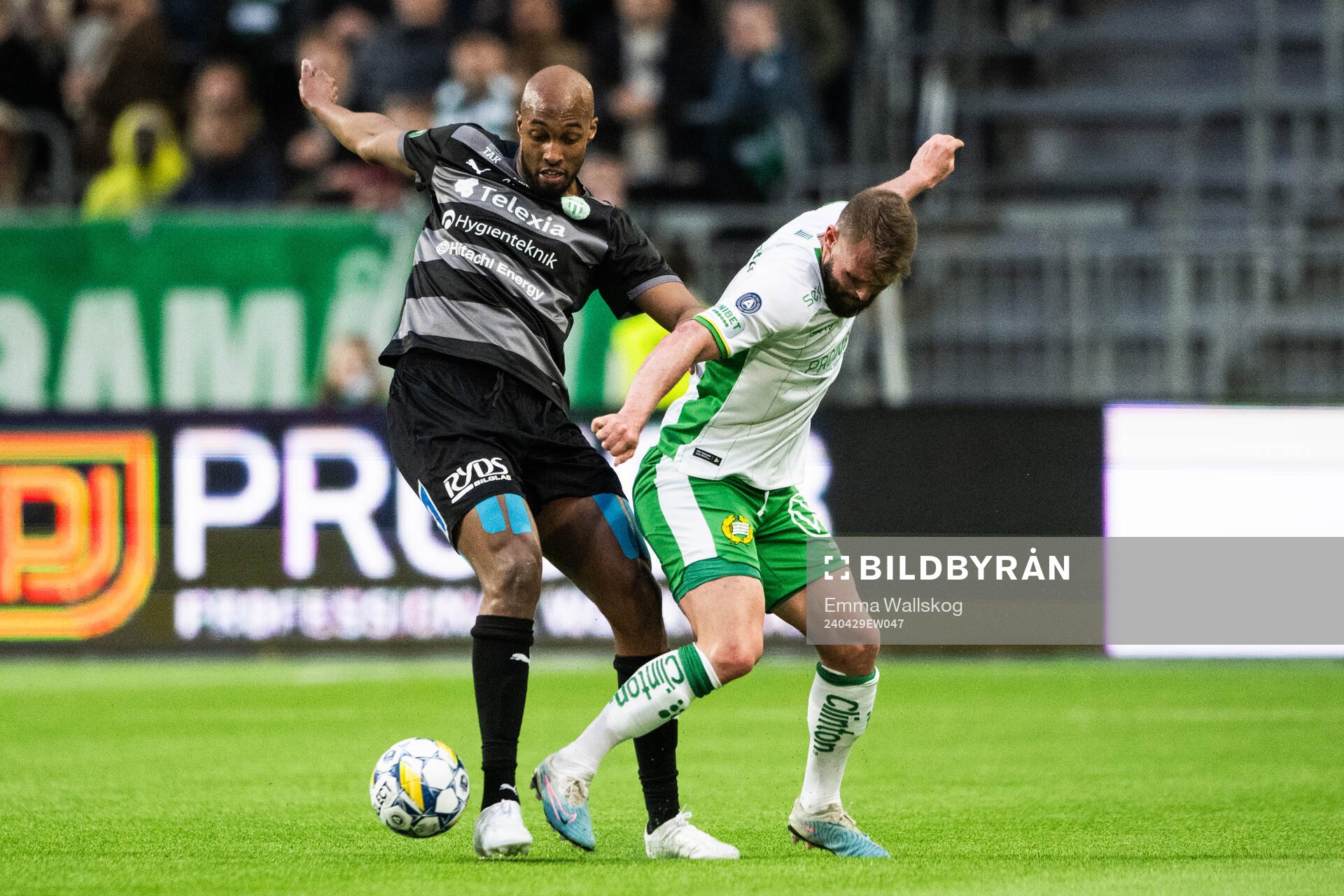 Västerås Jabir Abdihakim Ali och Hammarbys Mads Fenger