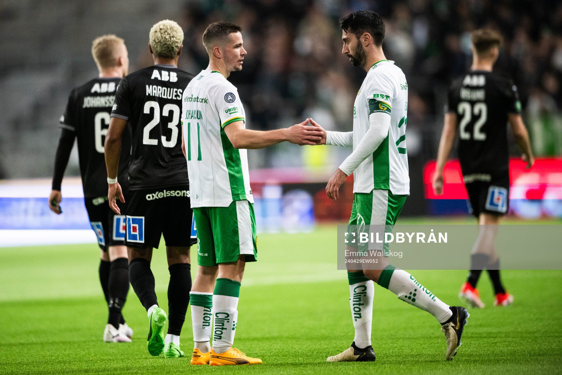 Hammarbys Oscar Johansson Schellhas och Nahir Besara jublar