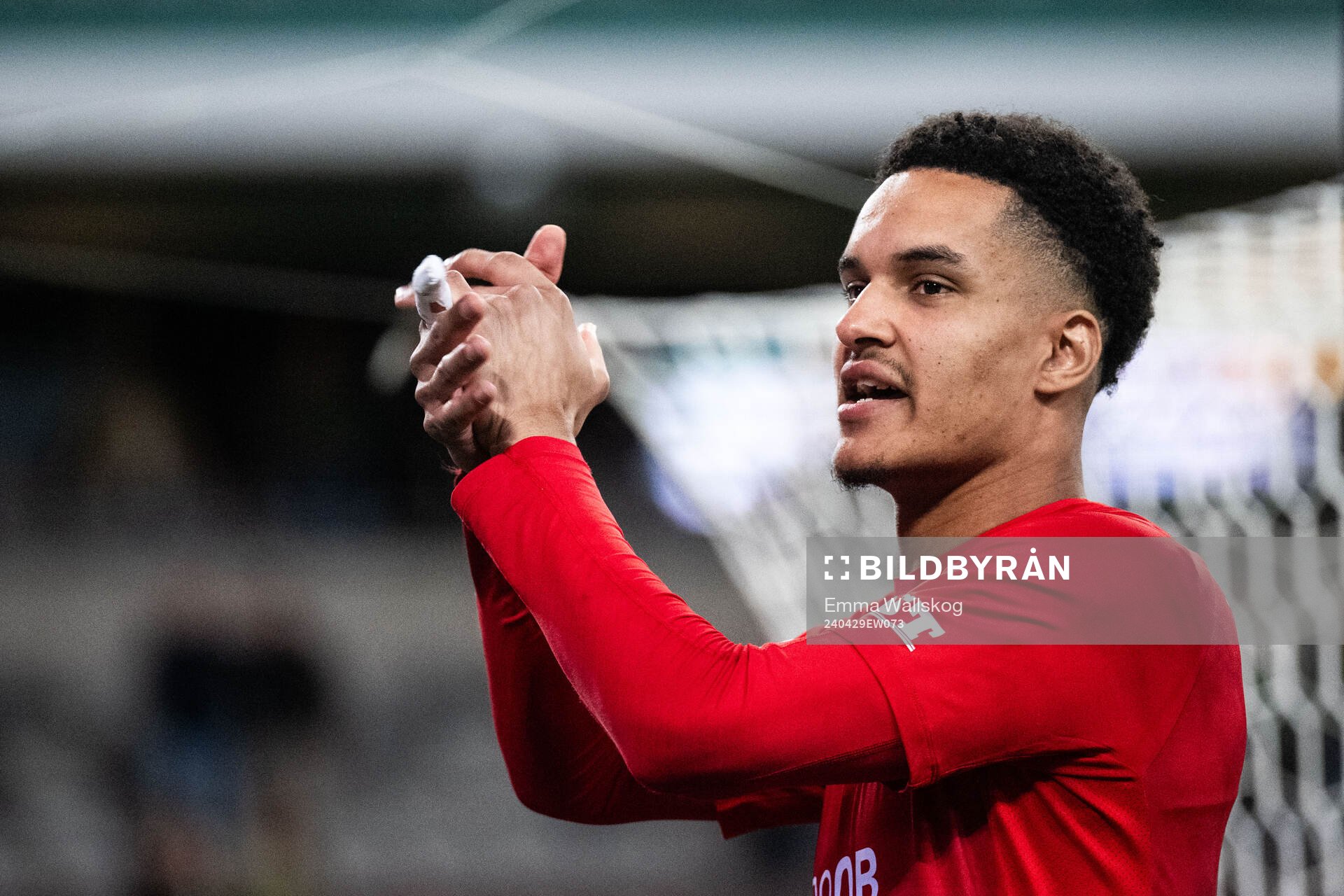 Hammarbys målvakt Oliver Dovin jublar