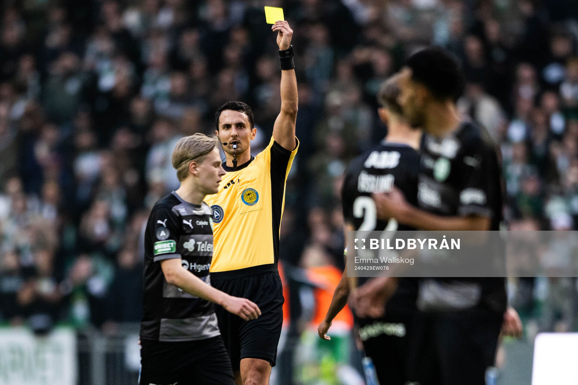 Domare Adi Aganovic tilldelar Västerås Patric Åslund