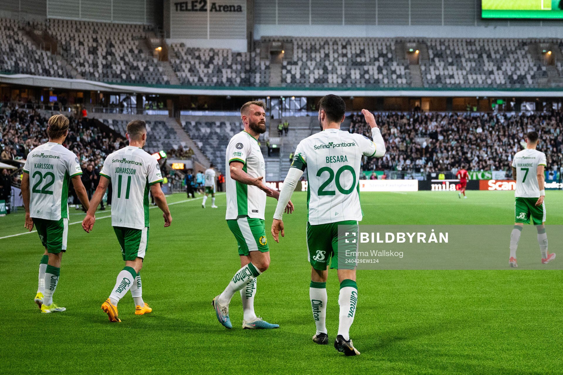 Hammarbys Nahir Besara jublar med Mads Fenger Nielsen efter 2-0 under fotbollsmatchen i Allsvenskan mellan Hammarby och Västerås den 29 april 2024 i Stockholm.