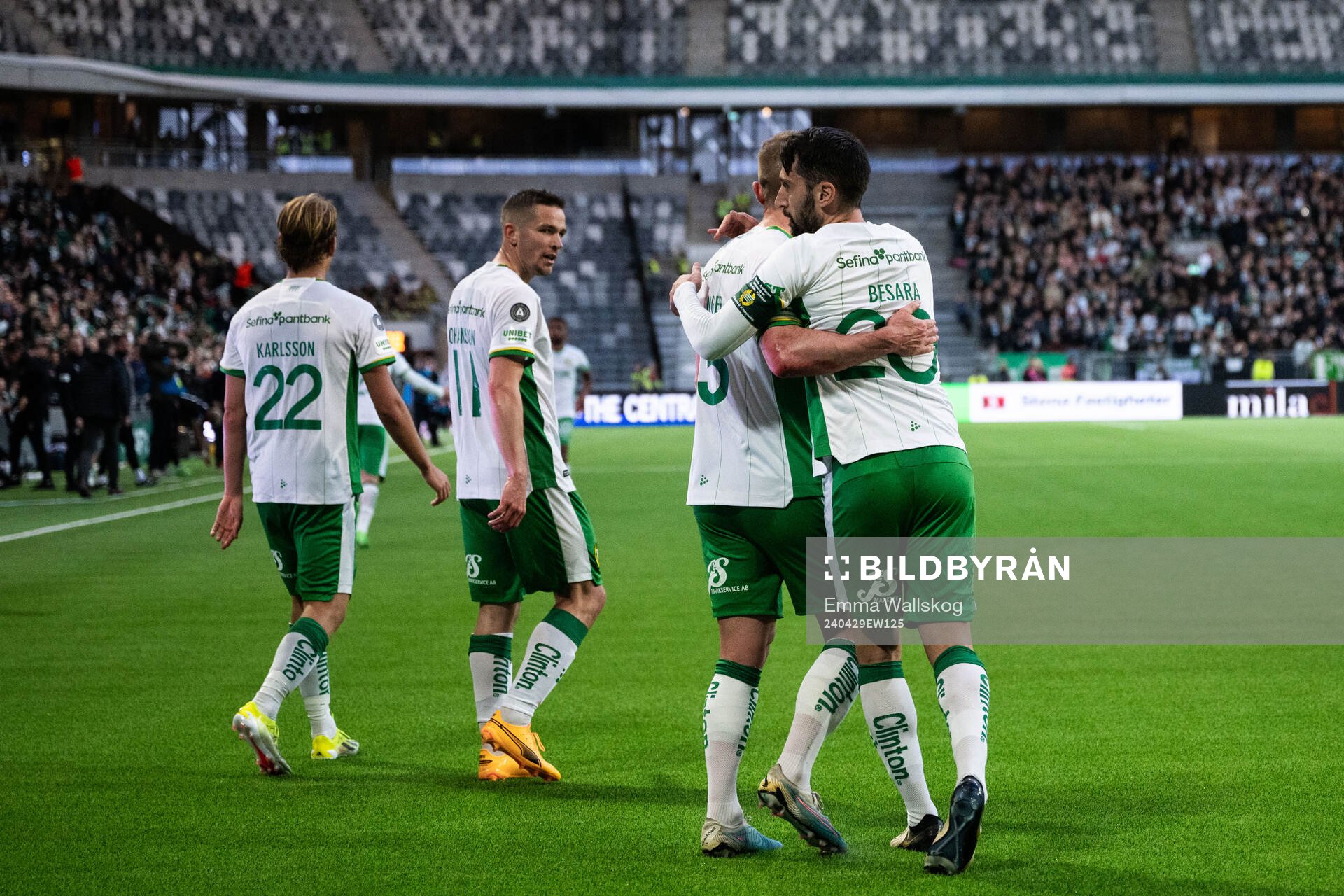 Hammarbys Nahir Besara jublar med Mads Fenger Nielsen