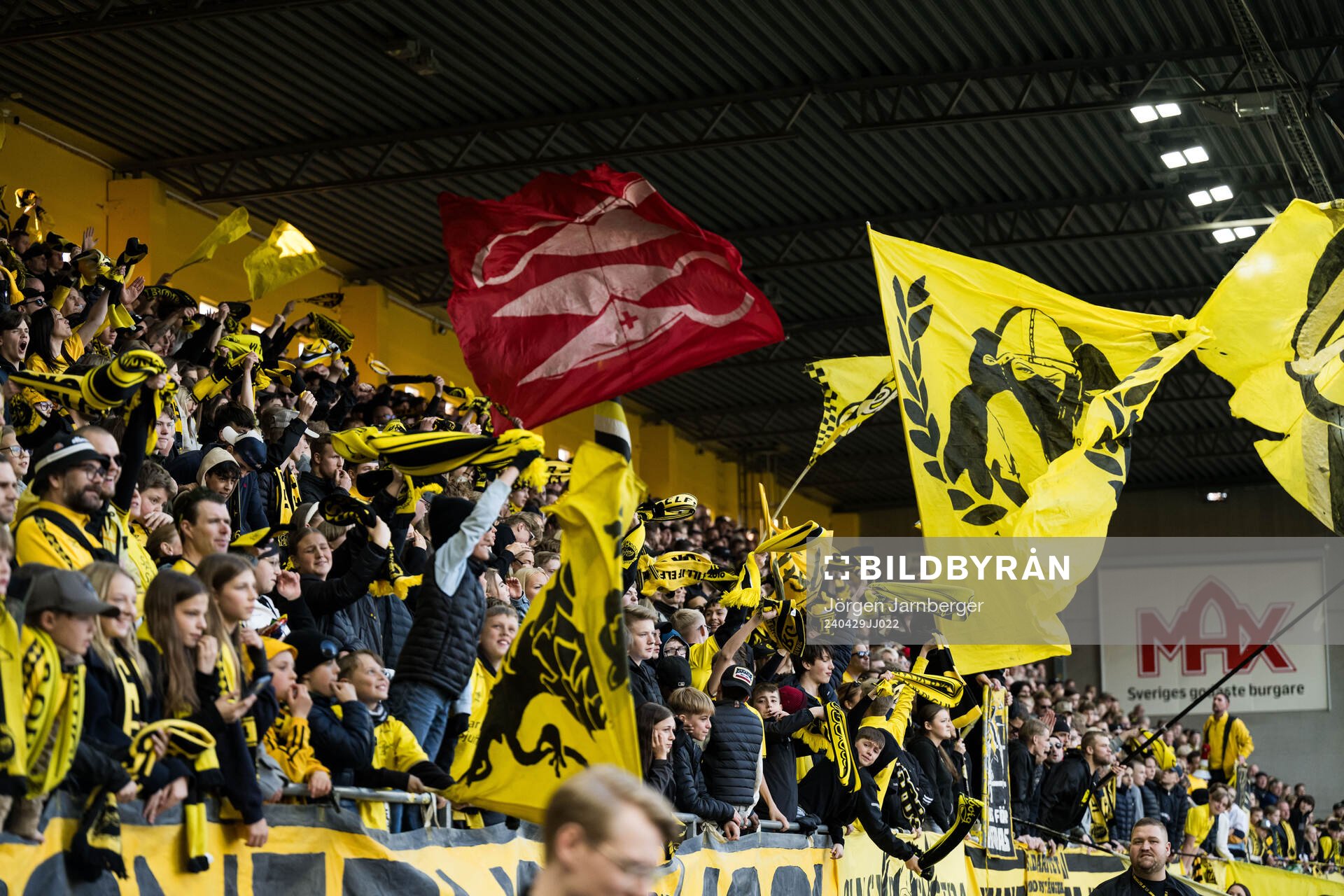 Supportrar på läktaren