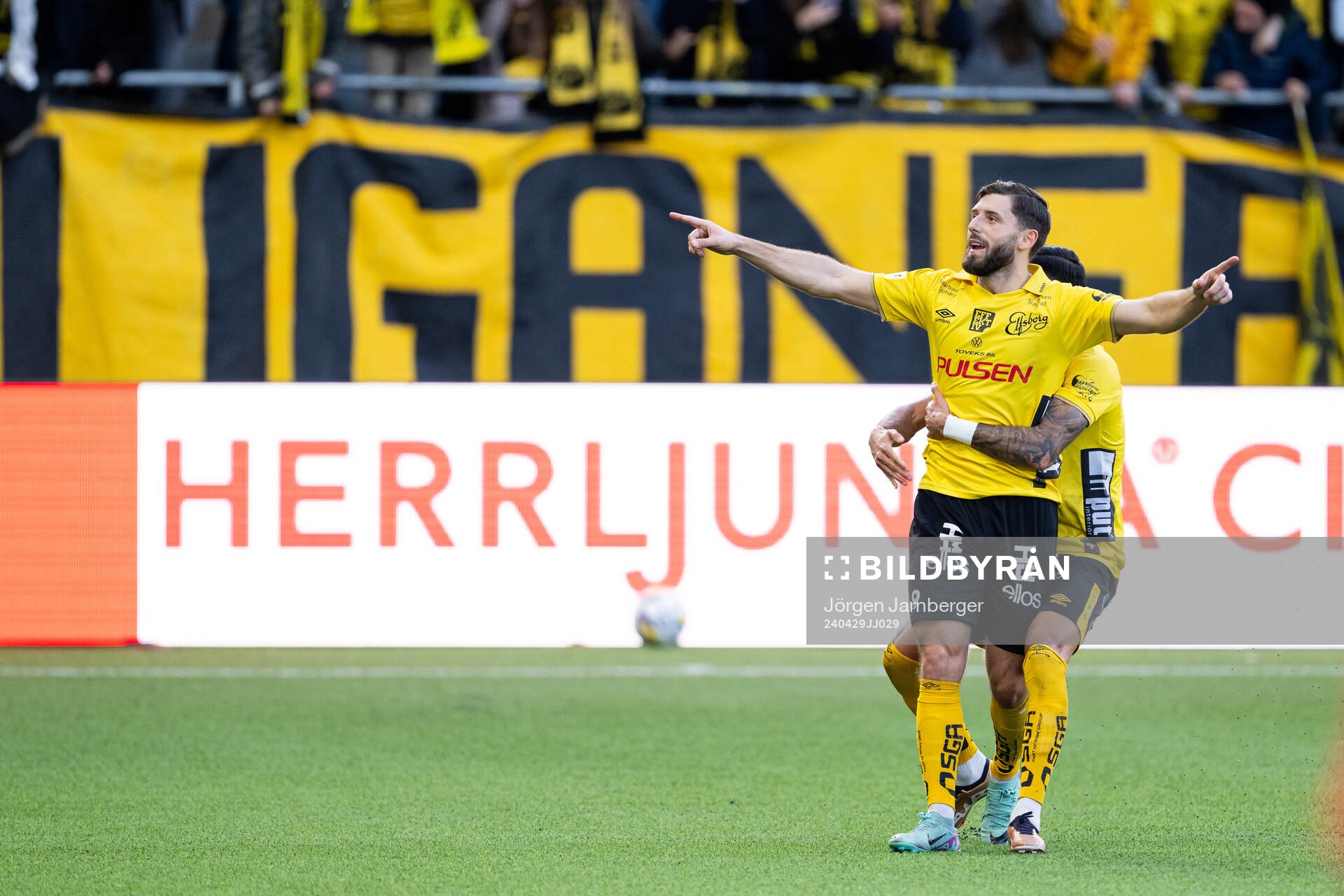 Elfsborgs Arber Zeneli jublar
