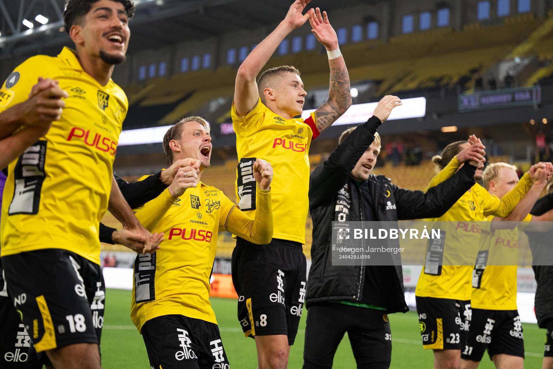 Elfsborgs Niklas Hult jublar efter fotbollsmatchen i Allsvenskan mellan Elfsborg och Sirius den 29 april 2024 i Borås. 