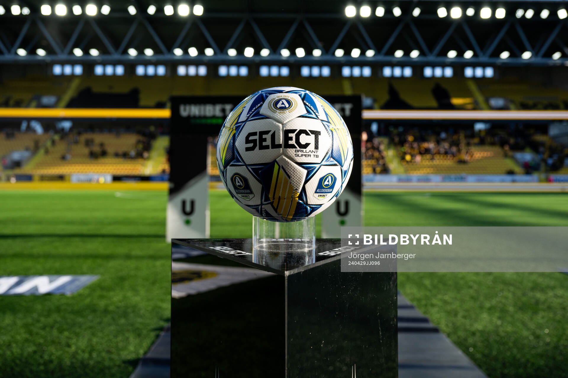 Select matchboll inför fotbollsmatchen i Allsvenskan mellan Elfsborg och Sirius den 29 april 2024 i Borås. 