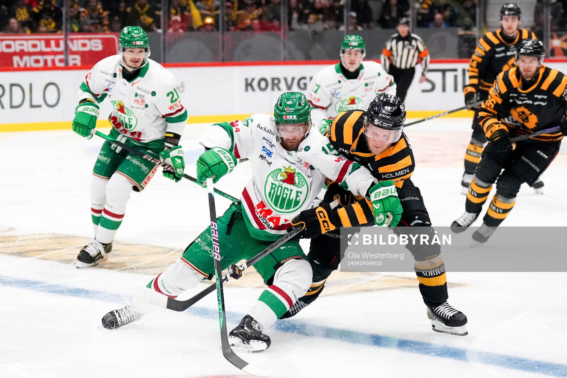 Rögles Simon Ryfors och Skellefteås Anton Heikkinen