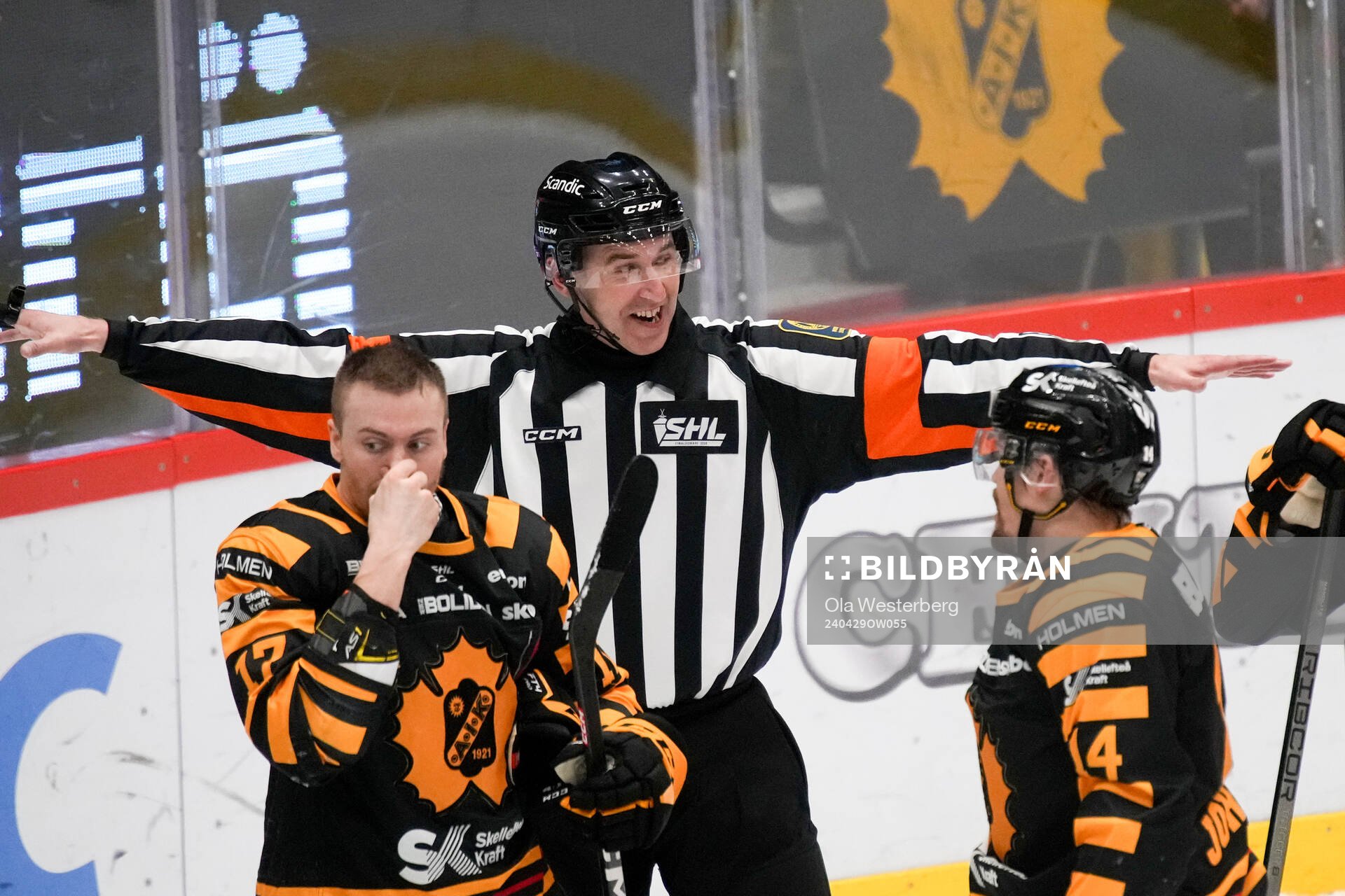 Domare Linus Öhlund tecknar för bortdömt mål