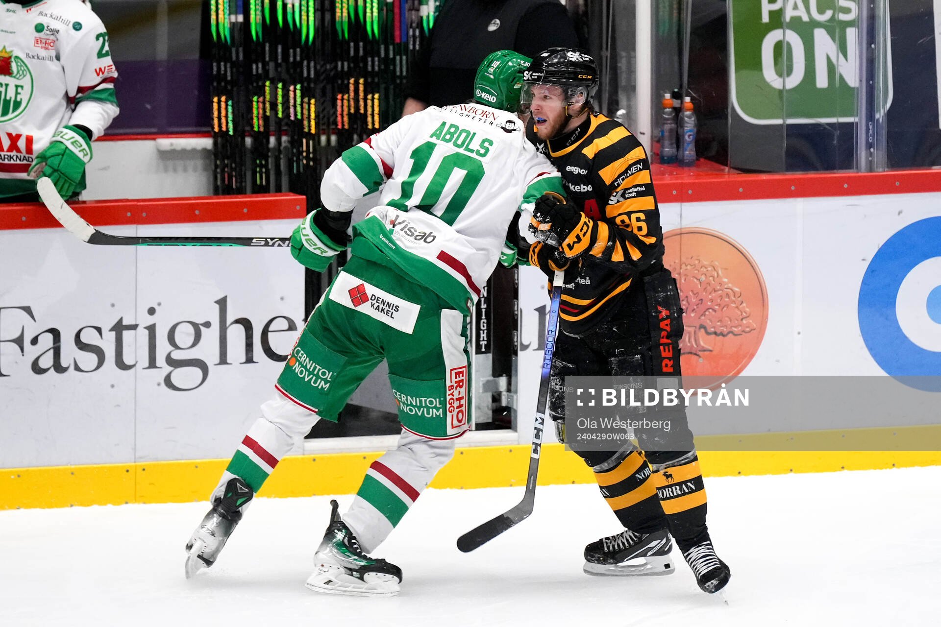 Rögles Rodrigo Abols och Skellefteås Rickard Hugg