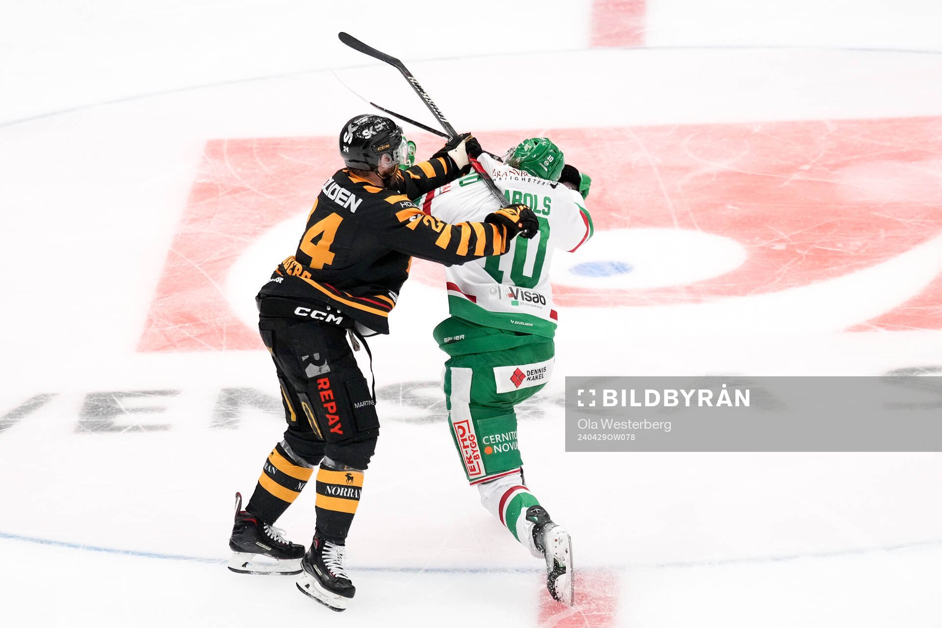 Skellefteås Oscar Lindberg och Rögles Rodrigo Abols
