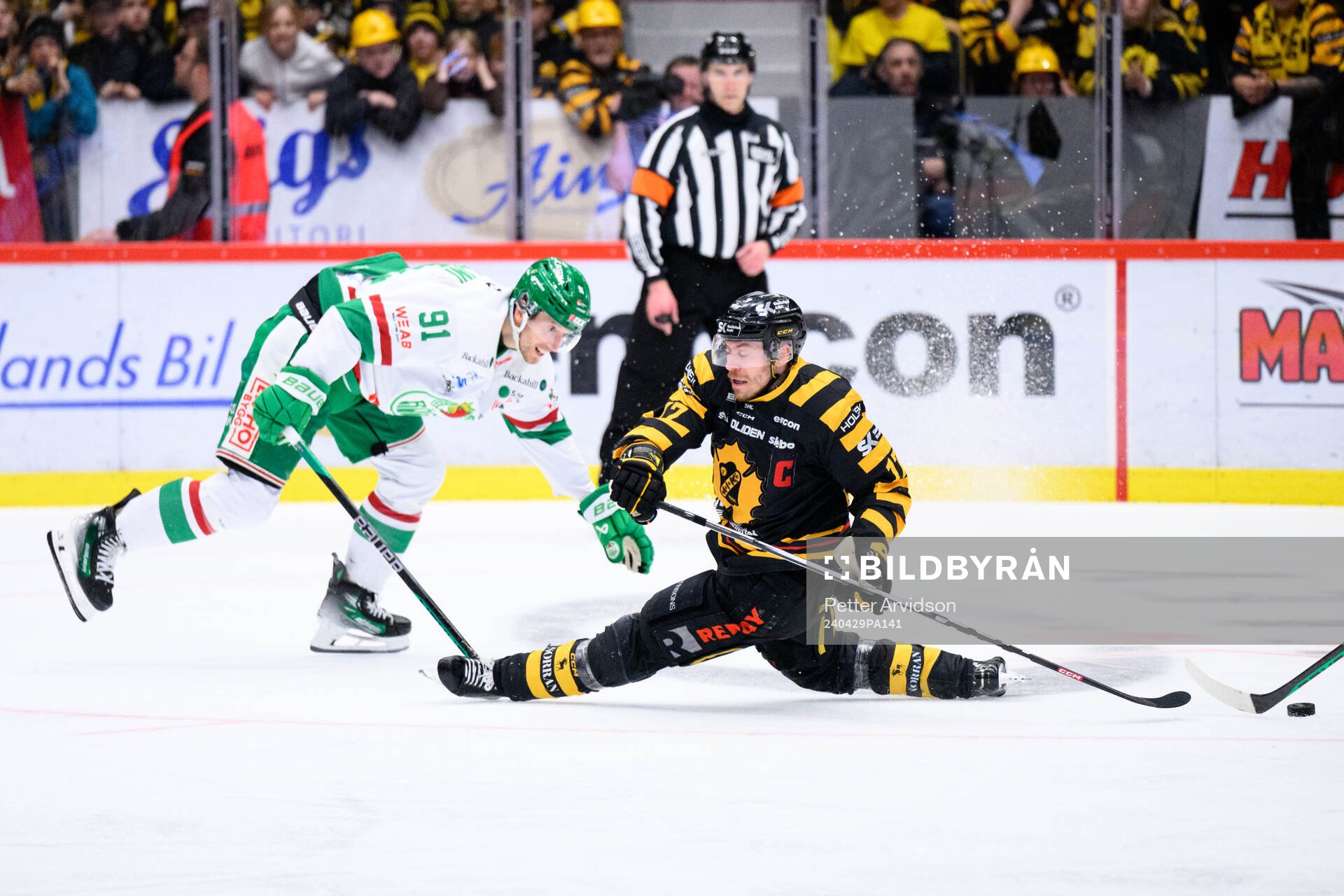 Rögles Adam Tambellini och Skellefteås Pär Lindholm