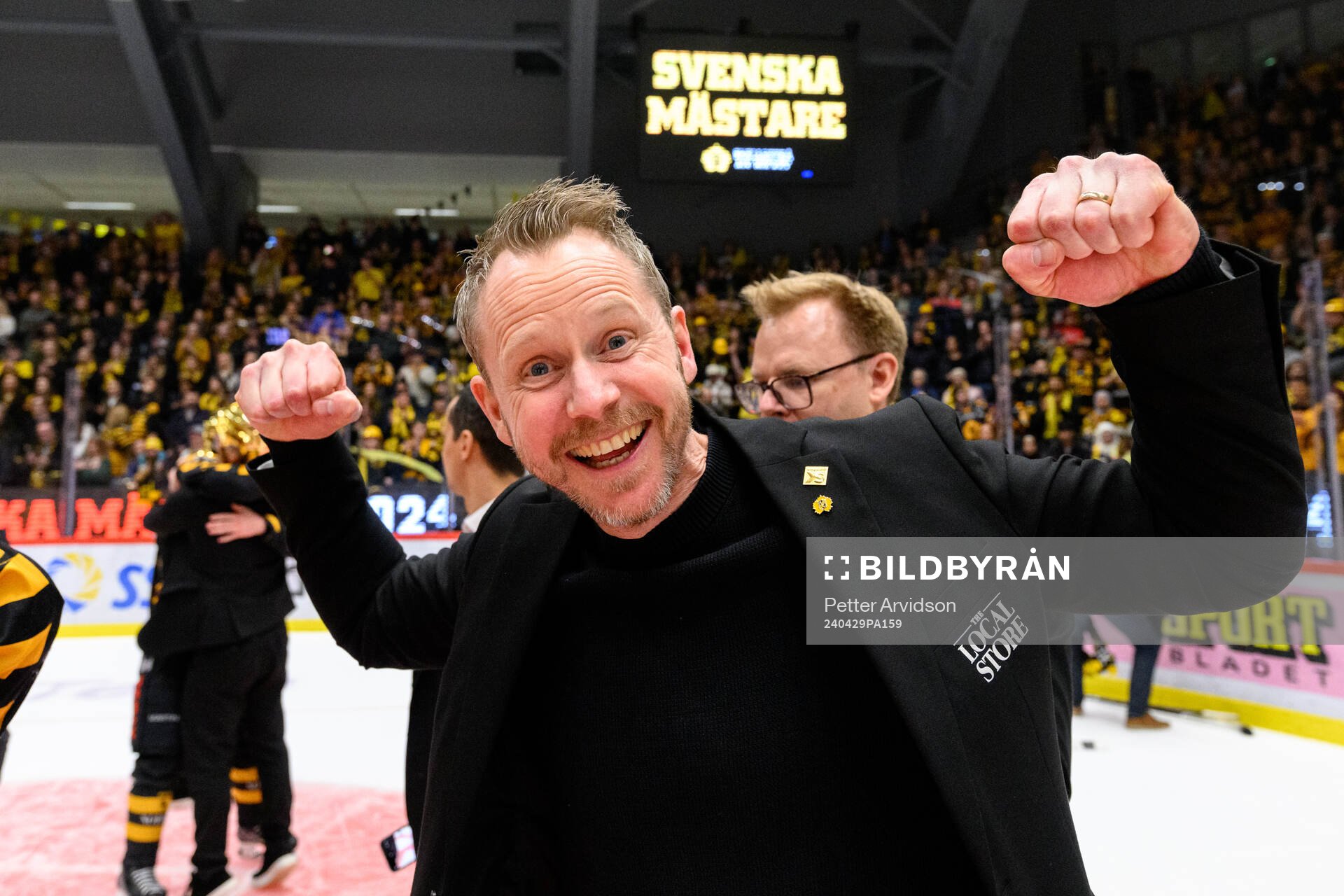 Skellefteås tränare Robert Ohlsson jublar