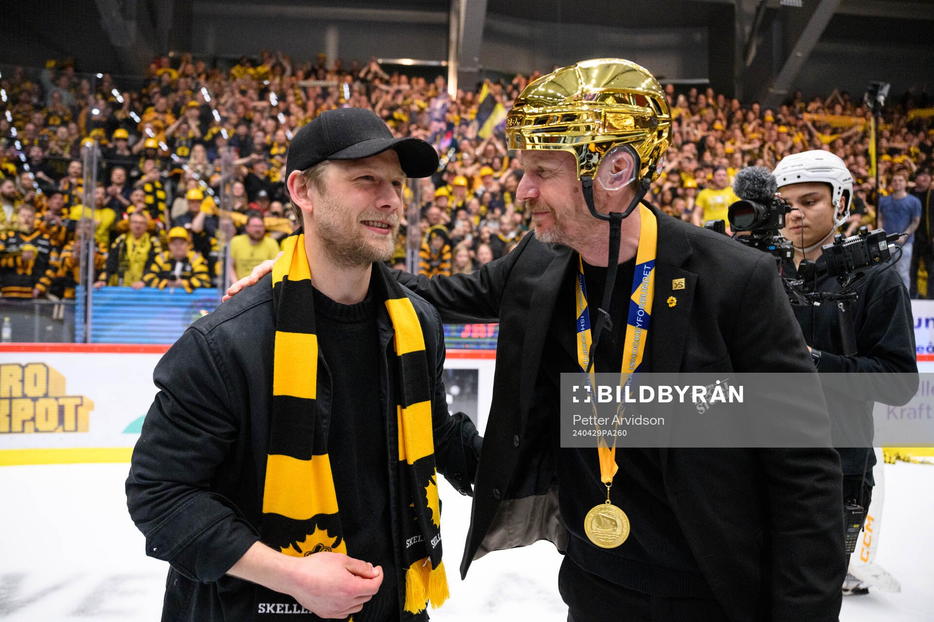 Skellefteås Oscar Möller och tränare Robert Ohlsson