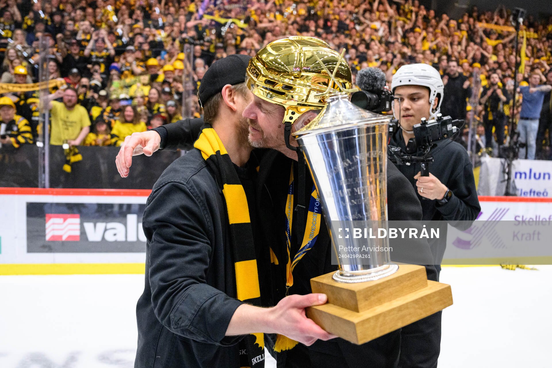 Skellefteås Oscar Möller och tränare Robert Ohlsson