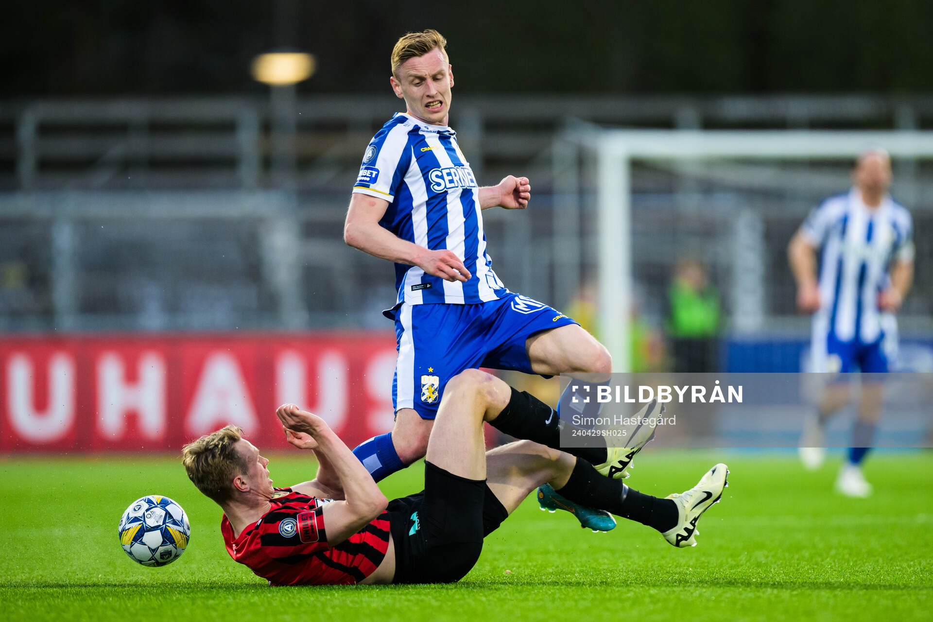 Brommapojkarnas Torbjörn Lysaker Heggem och IFK Göteborgs