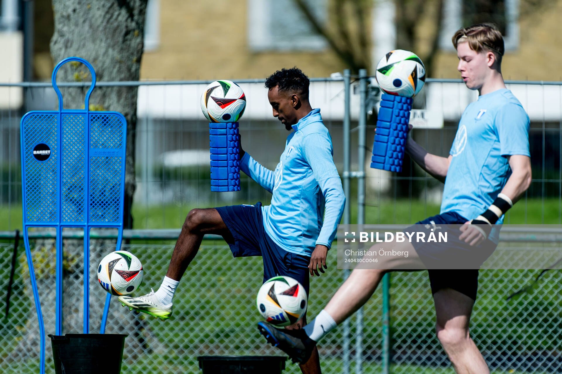 Malmö FFs Taha Abdi Ali och Nils Zätterström under en träning med Malmö FF inför cupfinalen den 30 april 2024 i Malmö.