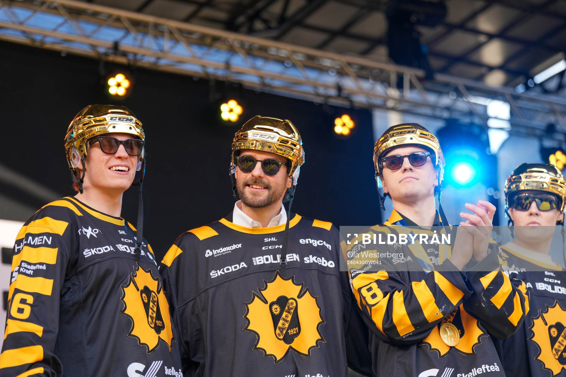 Skellefteås Rickard Hugg, målvakt Gustaf Lindvall och