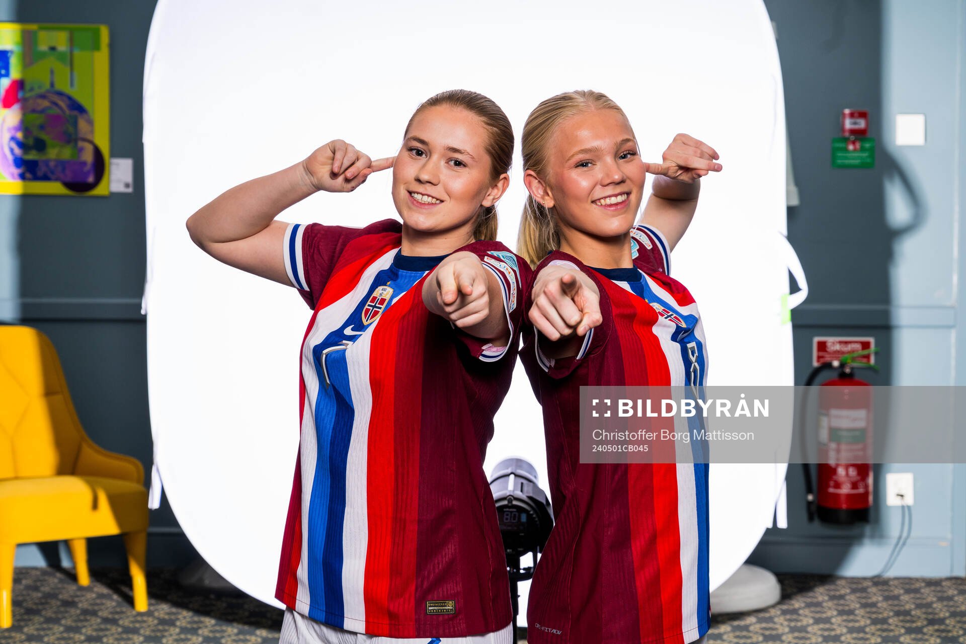 Malin Dalsgård and Linnea Moen of the Norwegian U17