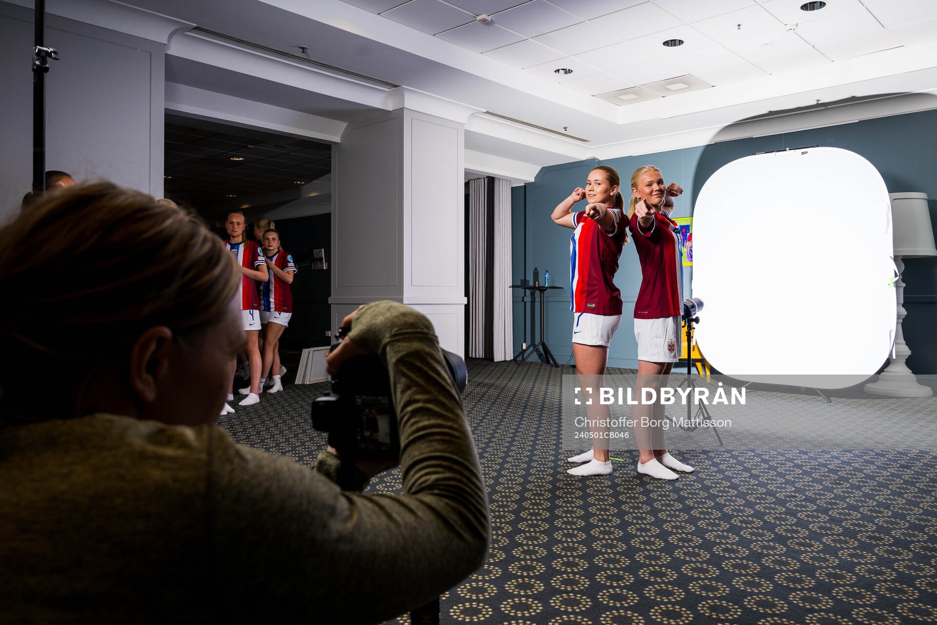 Malin Dalsgård and Linnea Moen of the Norwegian U17