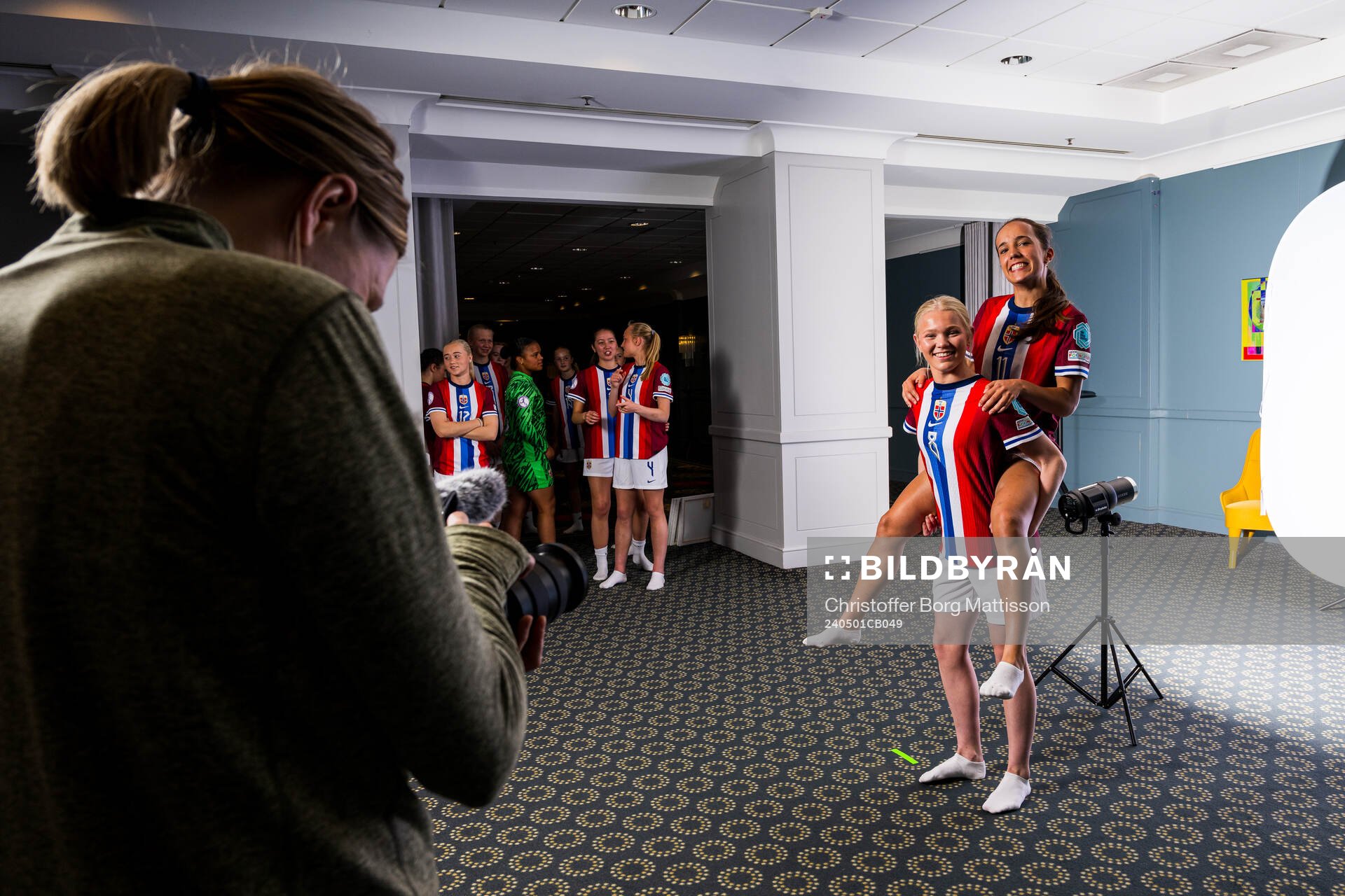 Linnea Moen and Estella Turflinger of the Norwegian U17