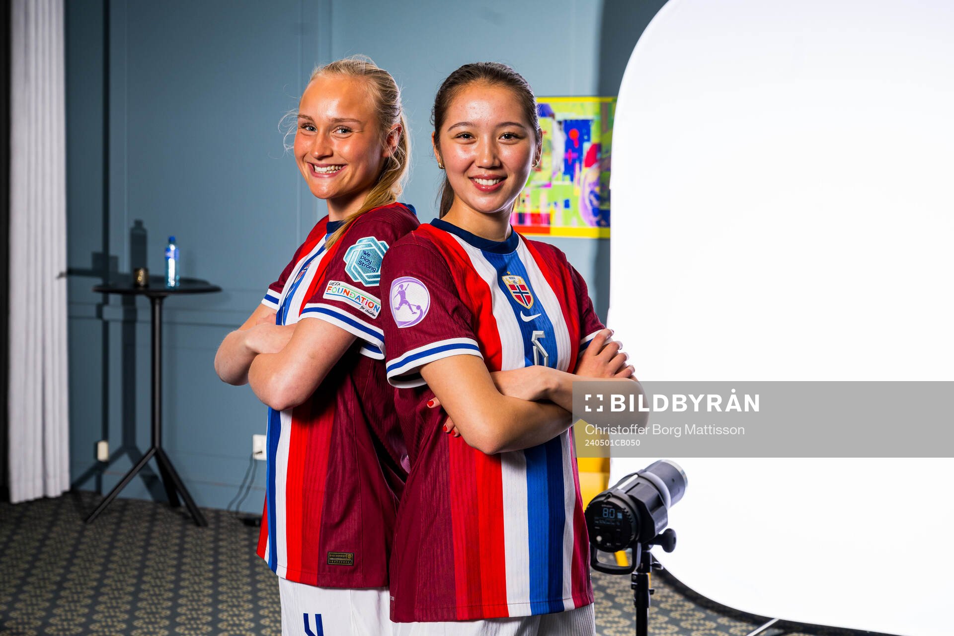 Josefine Lefdal and Henny Thorallsson of the Norwegian U17