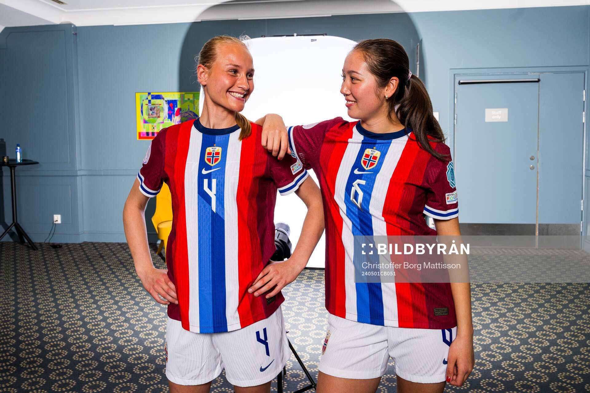 Josefine Lefdal and Henny Thorallsson of the Norwegian U17