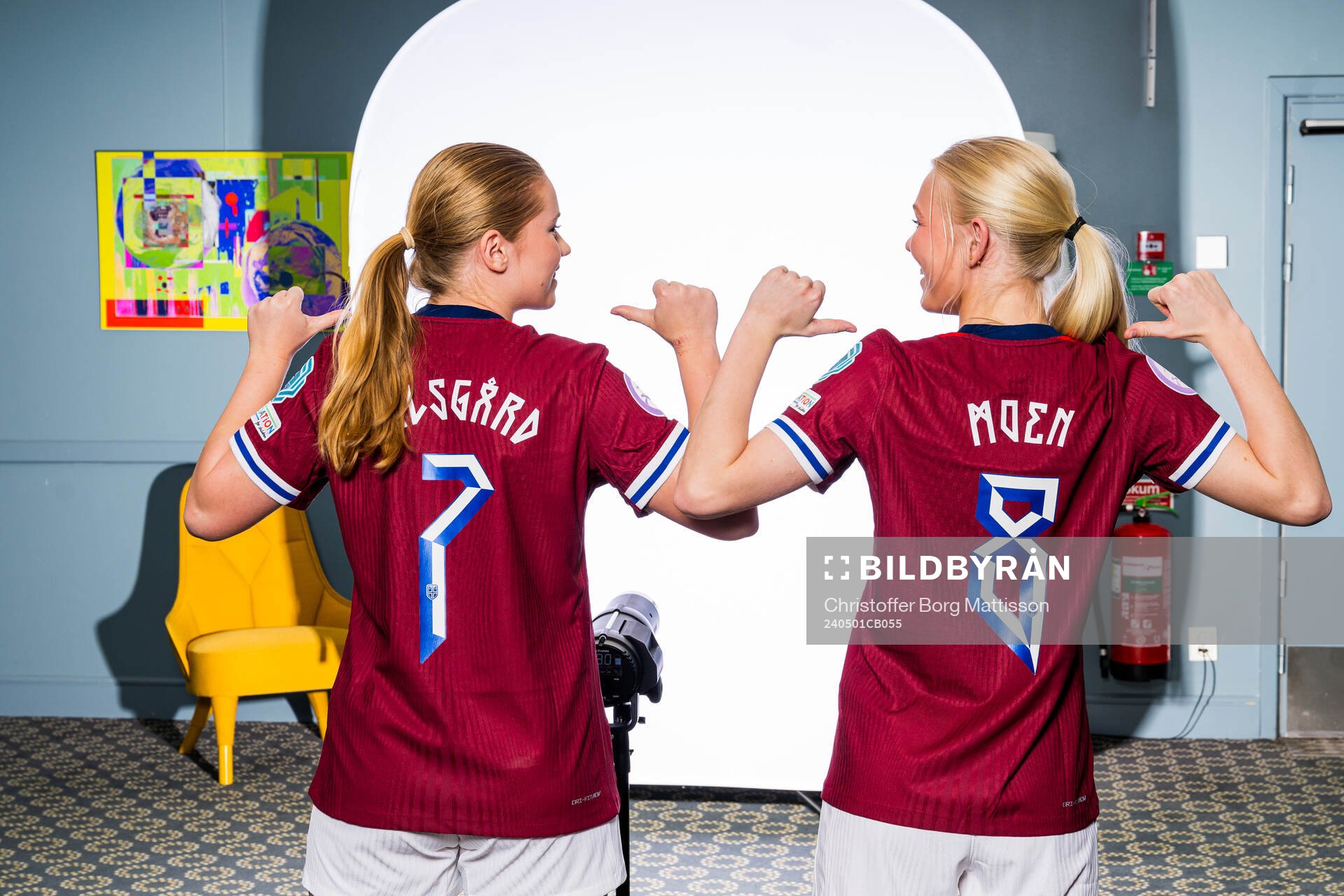Malin Dalsgård and Linnea Moen of the Norwegian U17