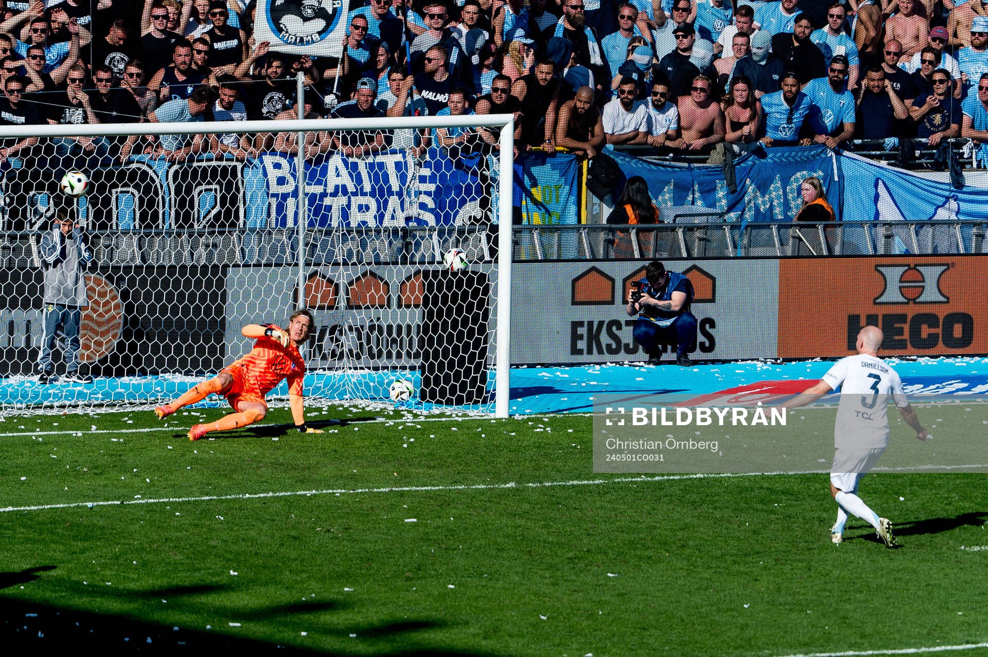 Malmö FFs målvakt Johan Dahlin och Djurgårdens Marcus