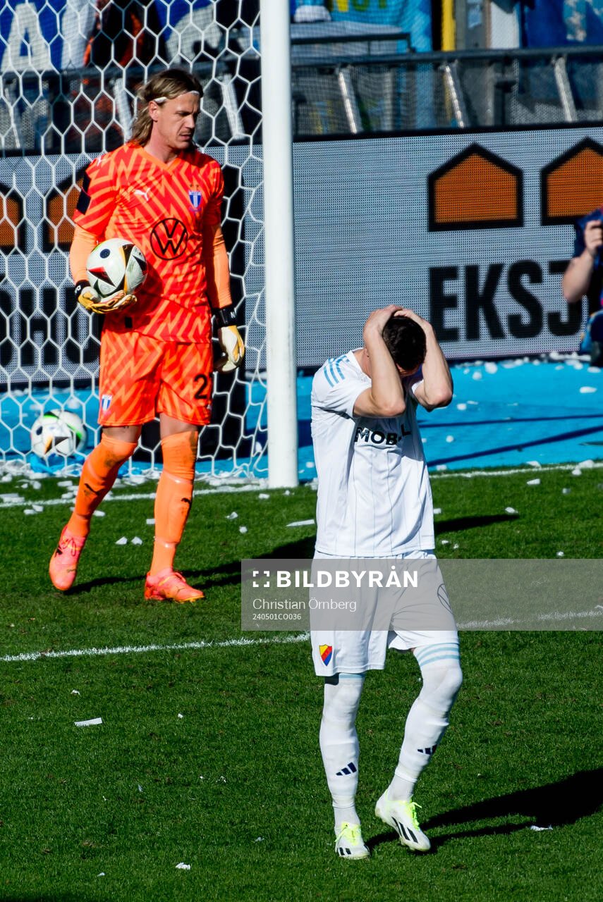 Malmö FFs målvakt Johan Dahlin jublar och Djurgårdens